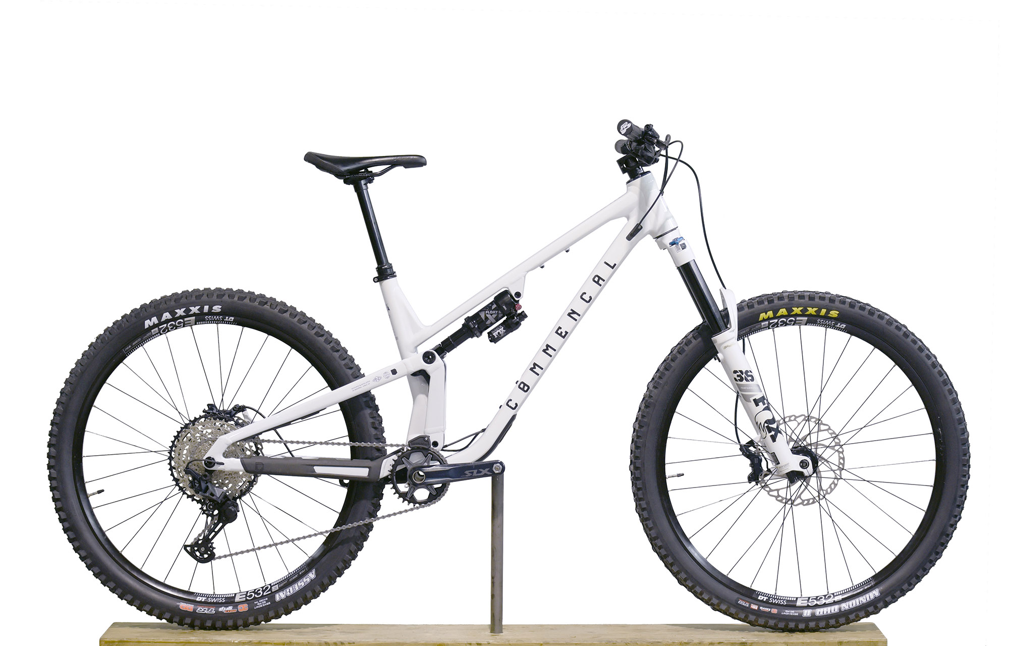 COMMENCAL META V5 ESSENTIAL PURE WHITE - L (23121203) image number null
