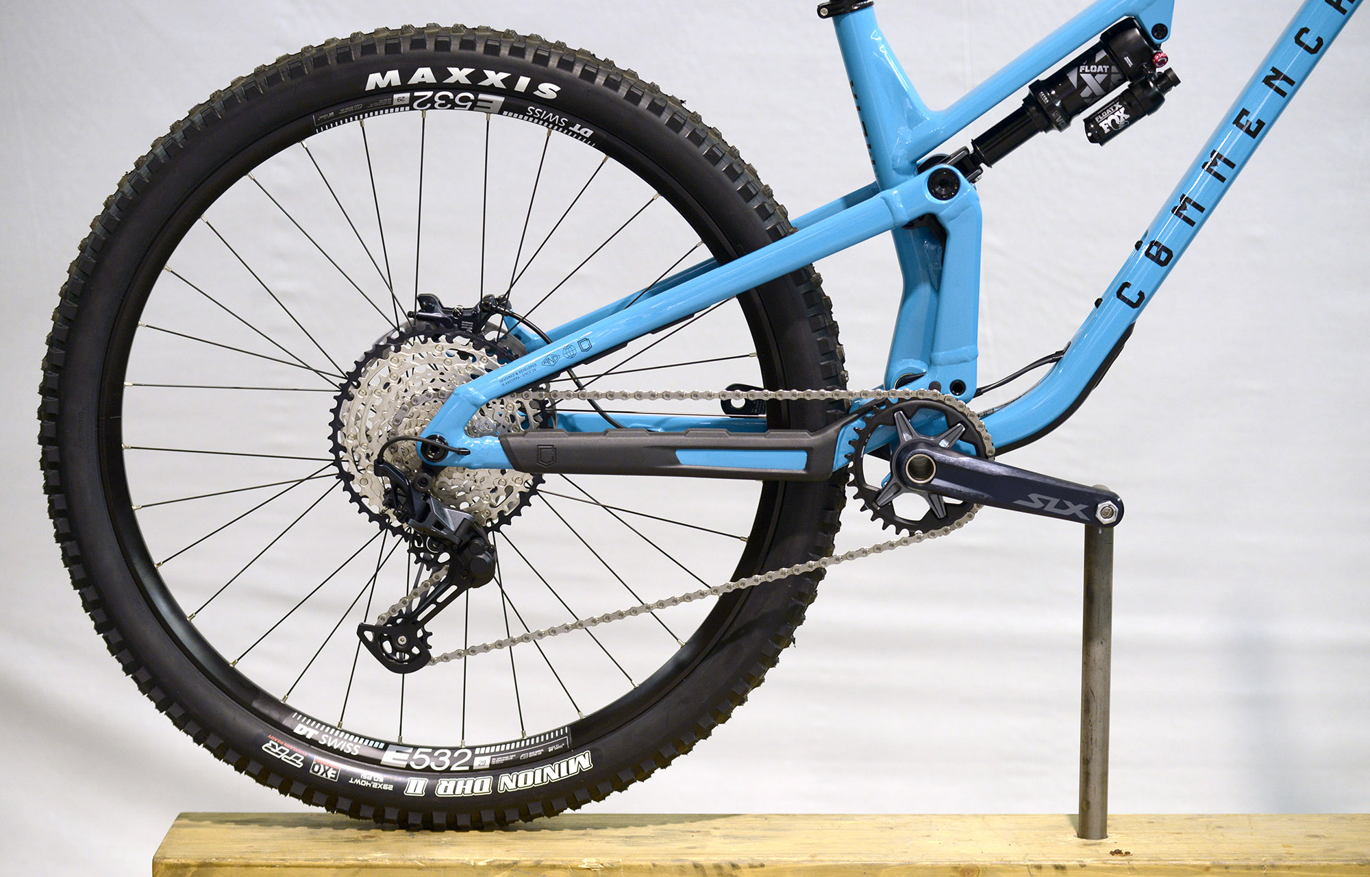 COMMENCAL META V5 ESSENTIAL URANIAN BLUE - M (23121202) image number null
