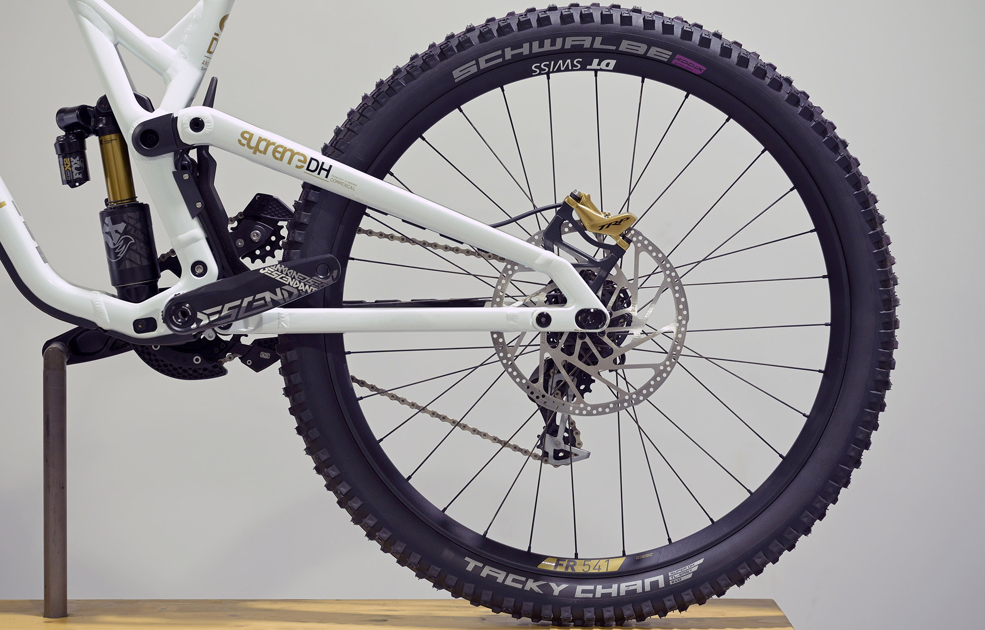 COMMENCAL SUPREME DH V5 SIGNATURE LTD PURE WHITE - M (23151002) image cover number large 3