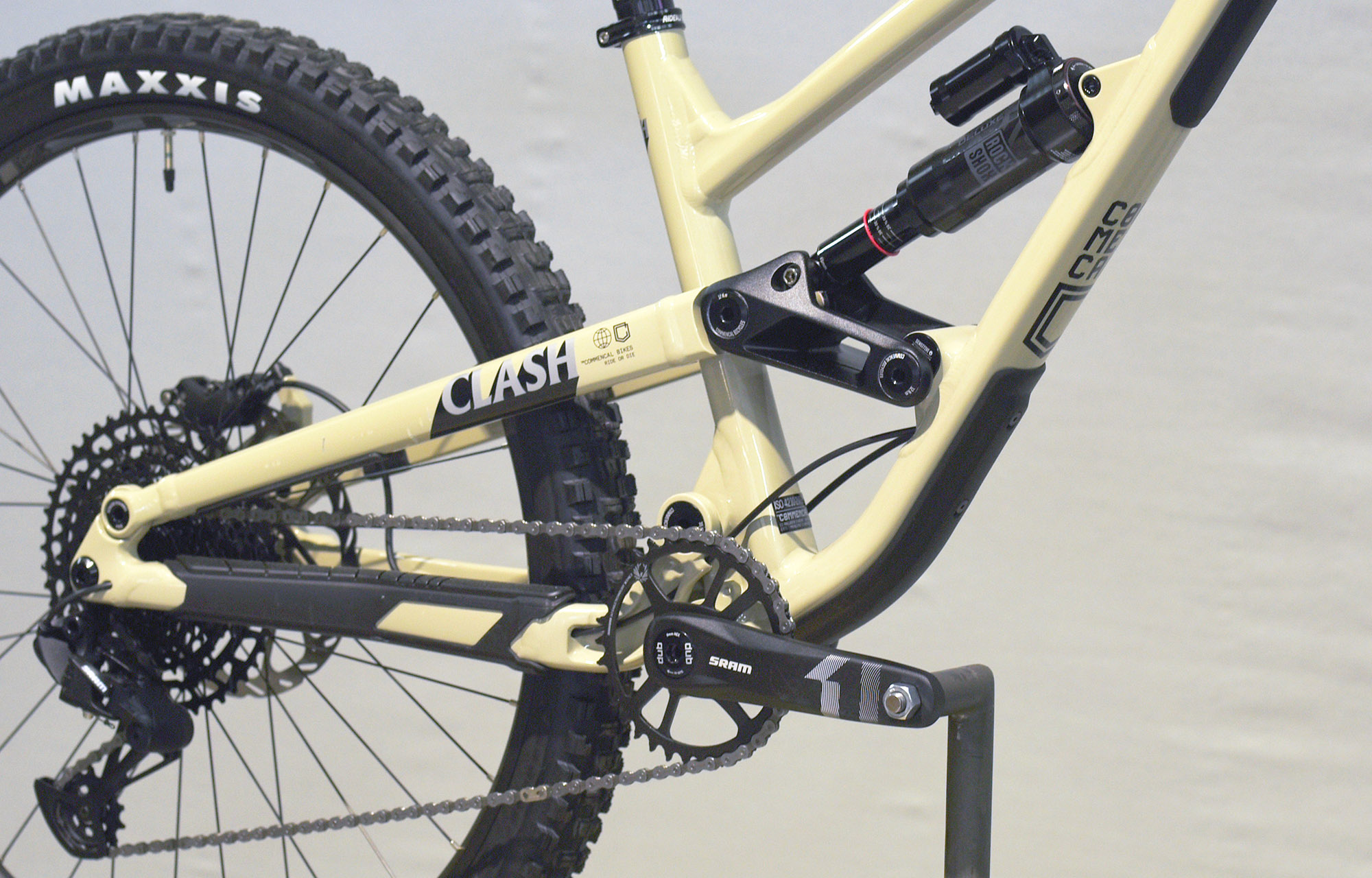 COMMENCAL CLASH RIDE CHALK NEW ROCKSHOX - S (23132101) image number null