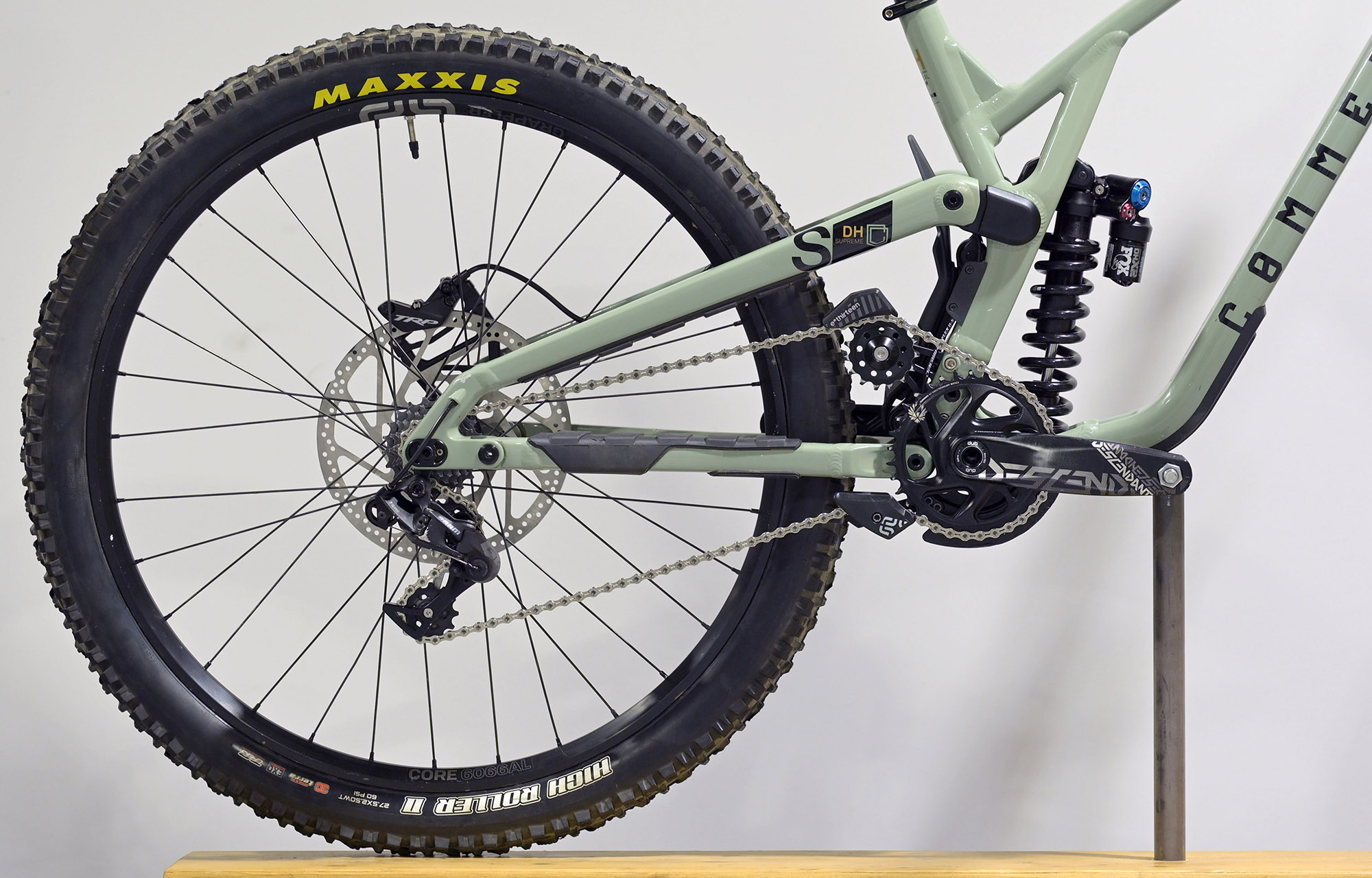 COMMENCAL SUPREME DH V5 ESSENTIAL HERITAGE GREEN - L (22150803) image cover number large 0