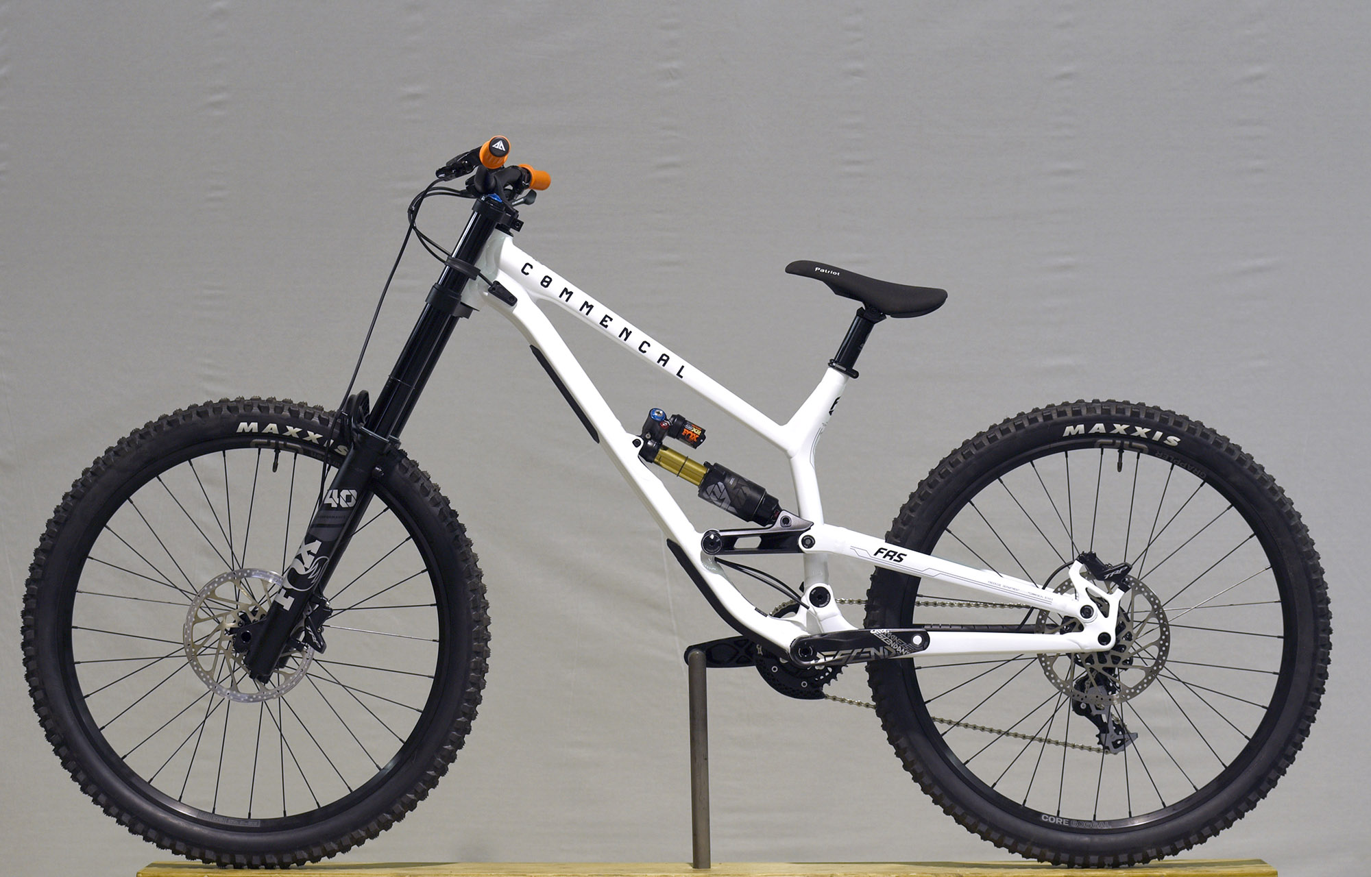 COMMENCAL FRS ESSENTIAL PURE WHITE - M (22150502) image number null