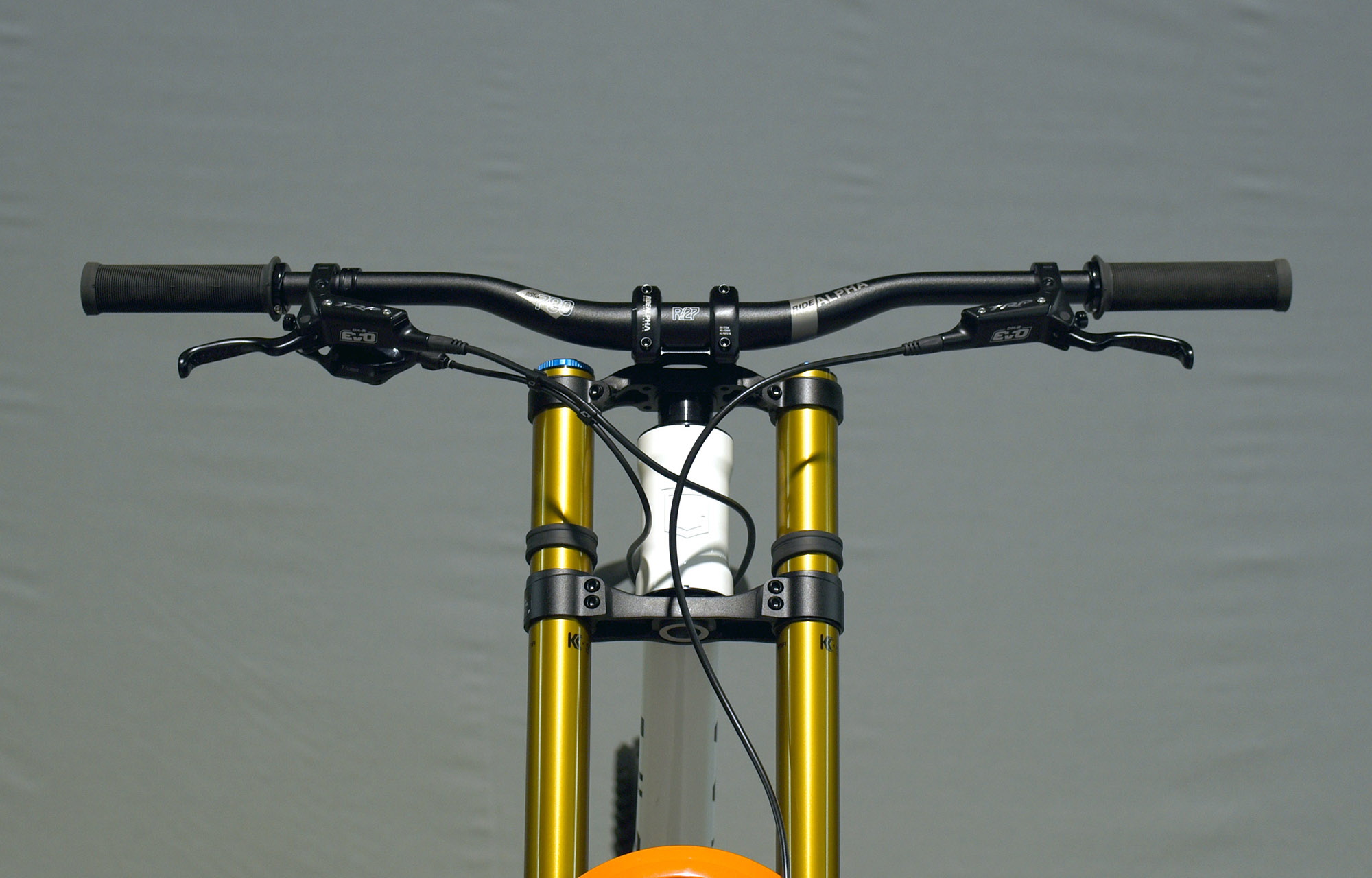 COMMENCAL SUPREME DH V5 SIGNATURE AIR PURE WHITE - L (23150203) image number null