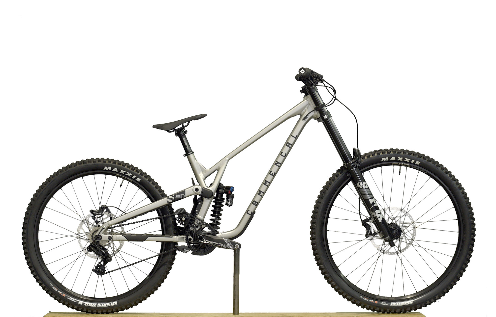 COMMENCAL SUPREME DH V5 ESSENTIAL SILVER - L (23150903) image number null