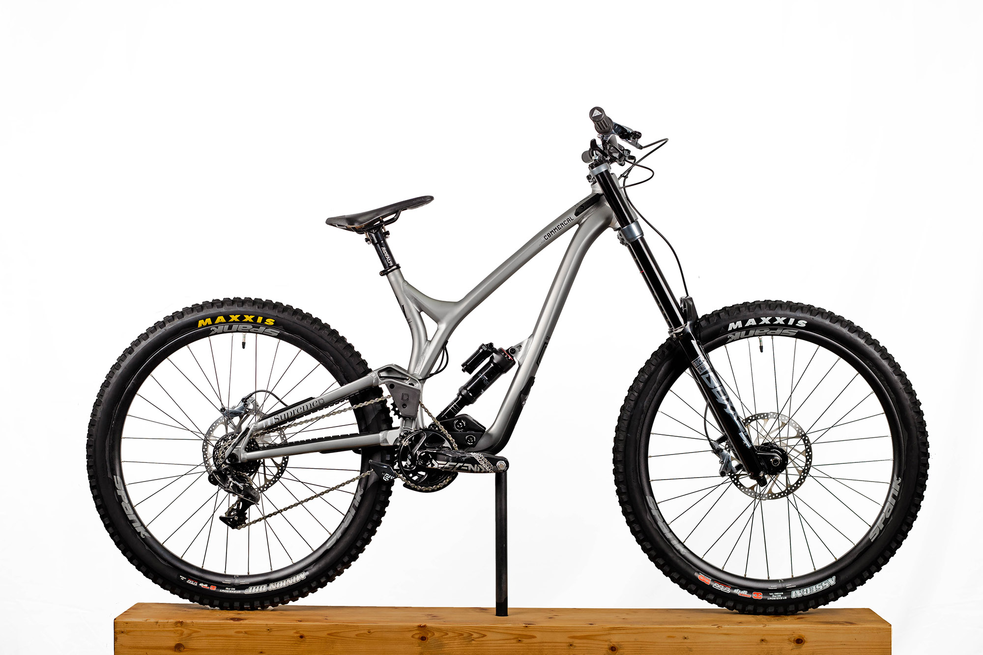 COMMENCAL SUPREME DH V4 XS SILVER (22170900) image number null