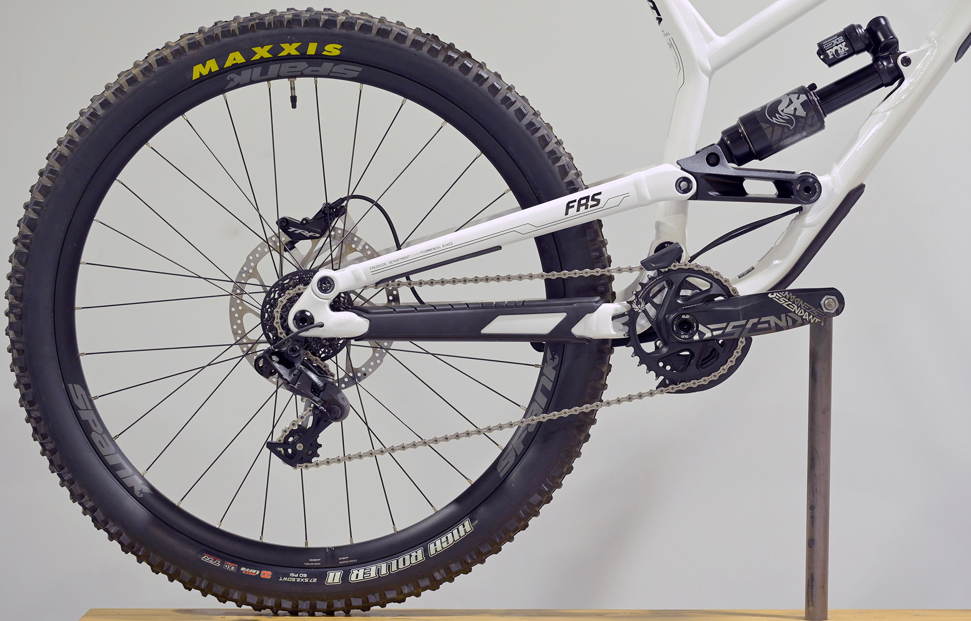 COMMENCAL FRS ESSENTIAL PURE WHITE - M (22151902) image cover number large 0