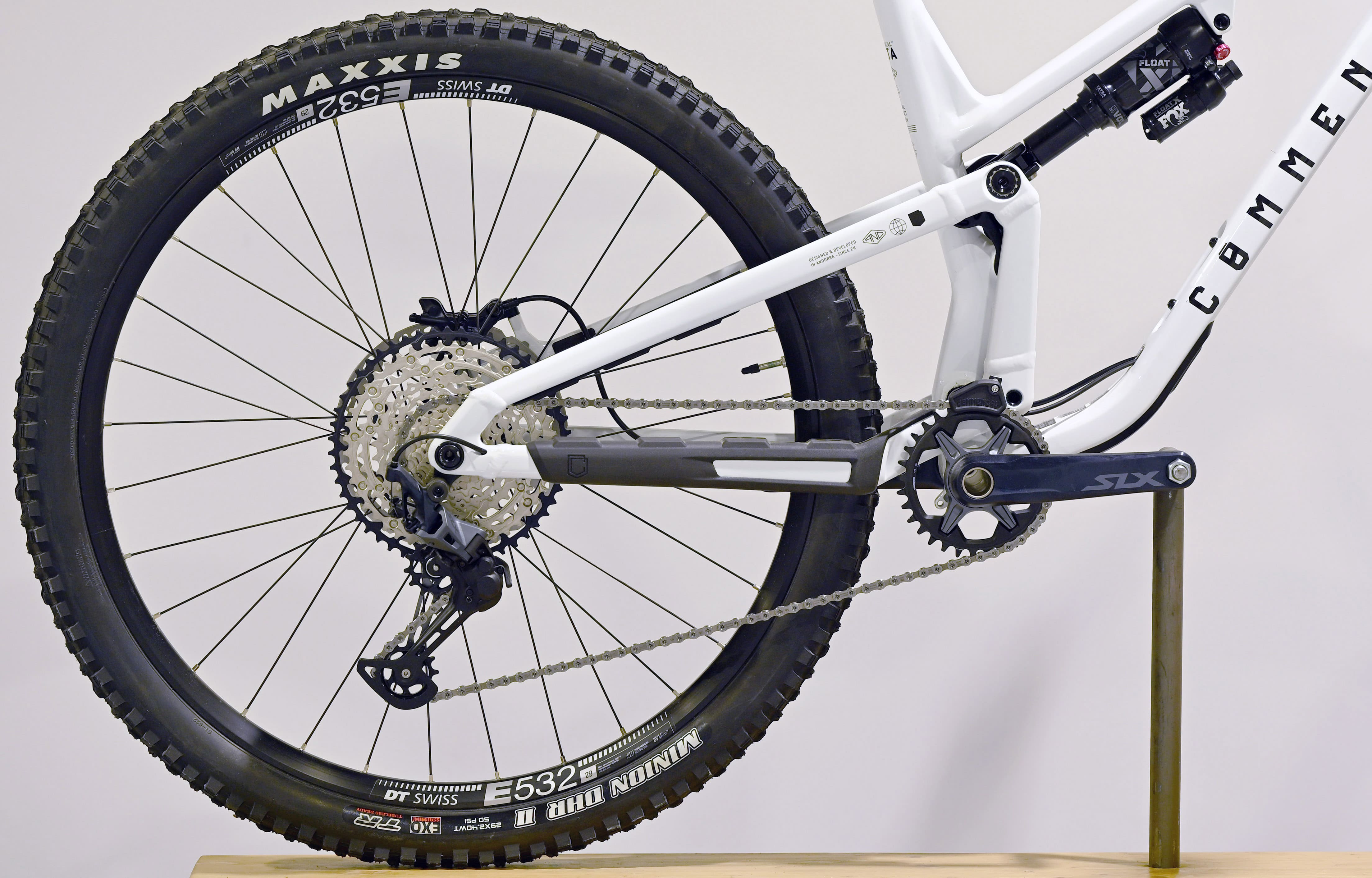 COMMENCAL META V5 ESSENTIAL PURE WHITE - L (23121103) image number null