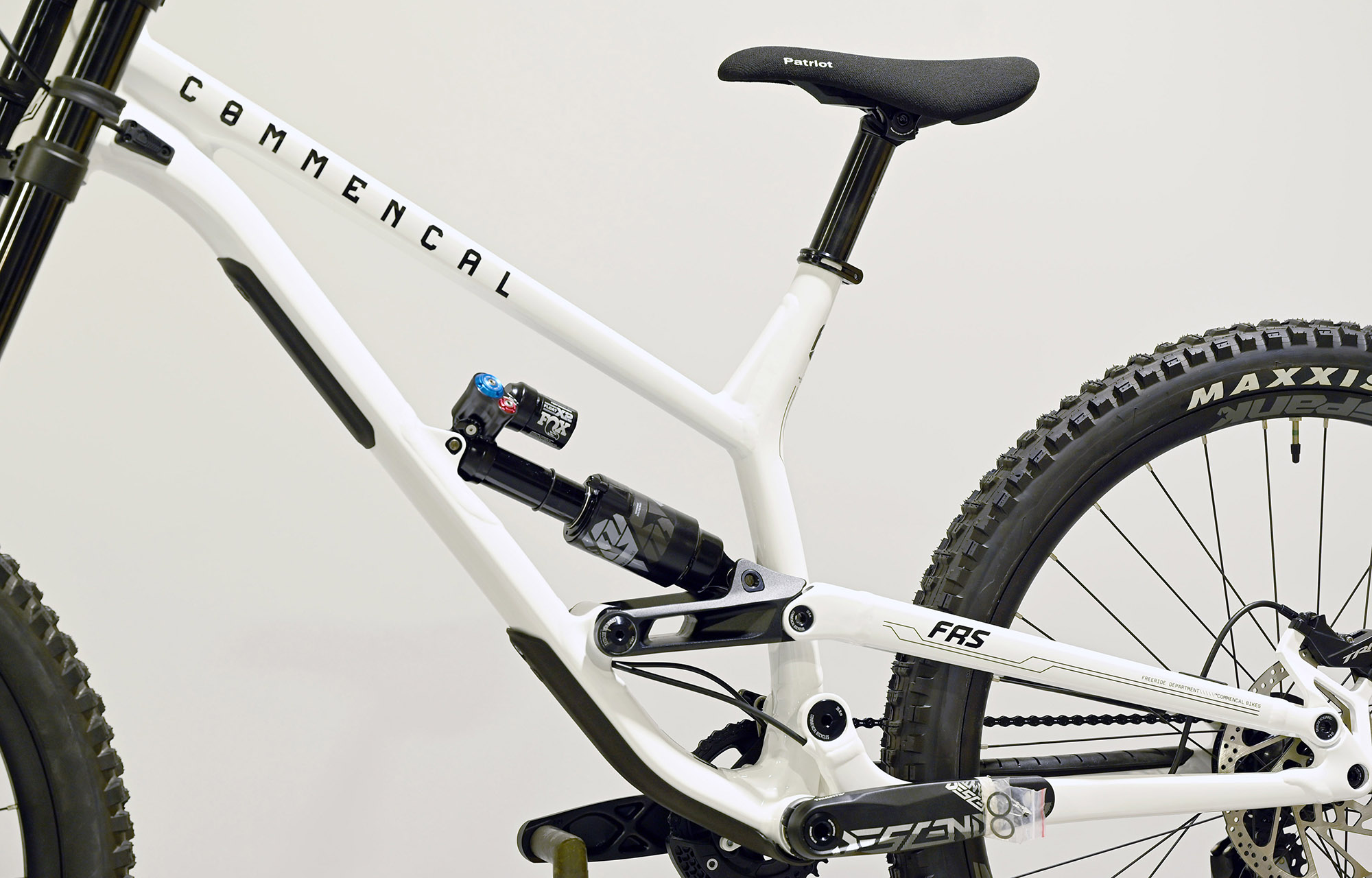 COMMENCAL FRS ESSENTIAL PURE WHITE - L (23150504) image number null
