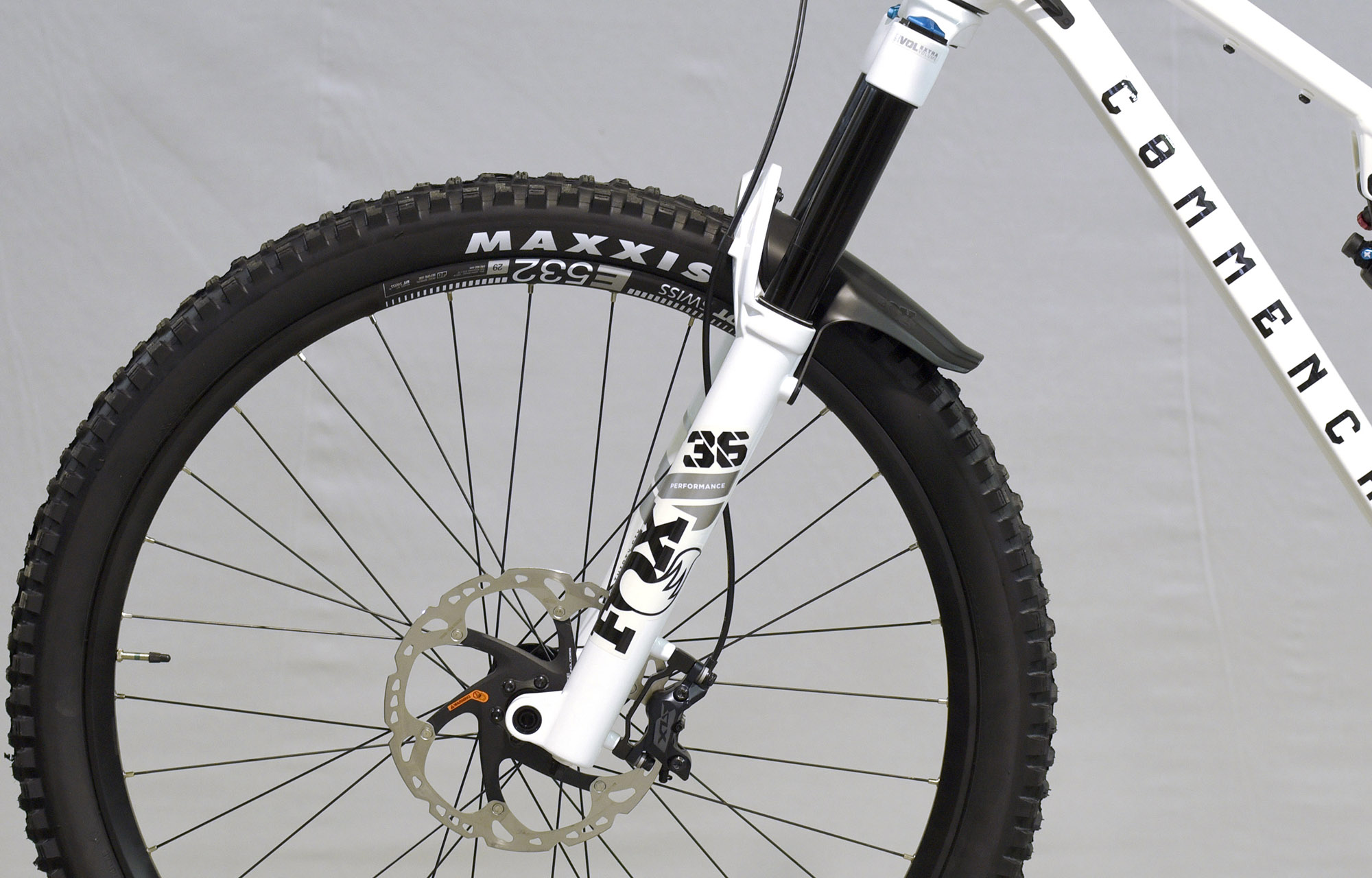 COMMENCAL META V5 ESSENTIAL PURE WHITE - M (23121202) image number null