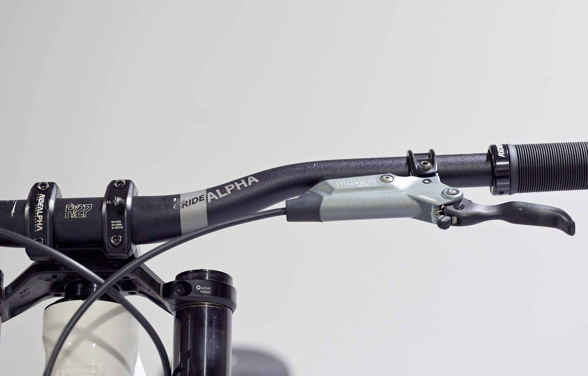 COMMENCAL SUPREME DH V5 ROCKSHOX PURE WHITE - L (24157103) image large number 10
