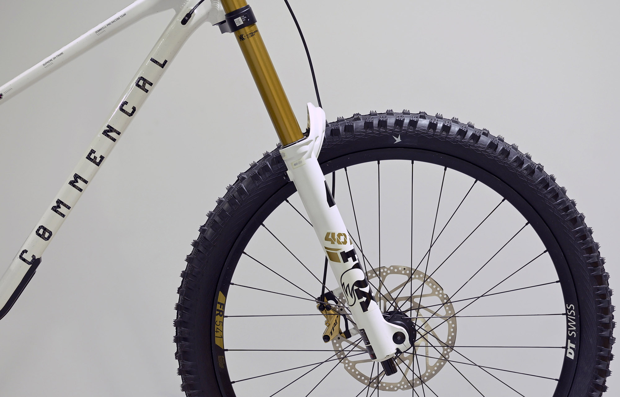 COMMENCAL SUPREME DH V5 SIGNATURE LTD PURE WHITE [COMMENCAL TEAM] - L (23151002) image cover number large 1