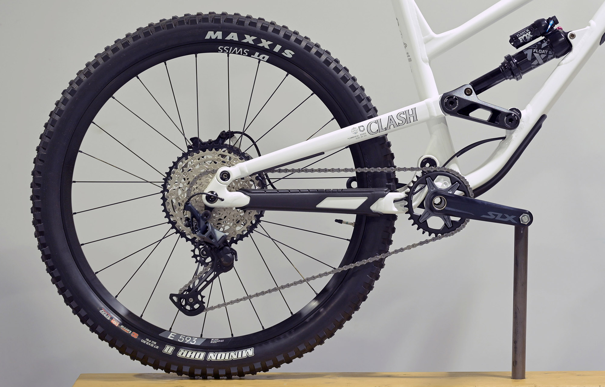 COMMENCAL CLASH ESSENTIAL PURE WHITE - L (24135603) image cover number large 0