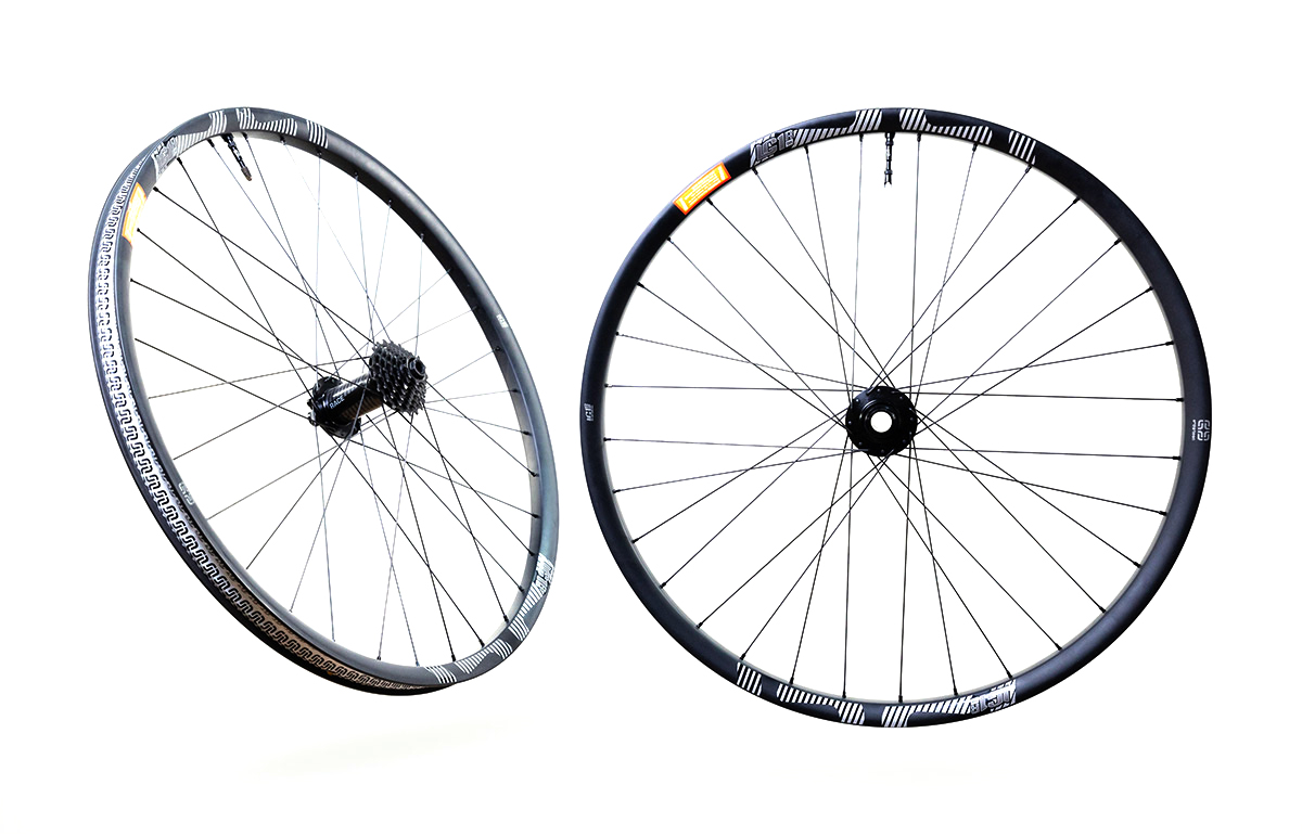 E13 LG1 RACE DH CARBON 29" WHEELSET image number null