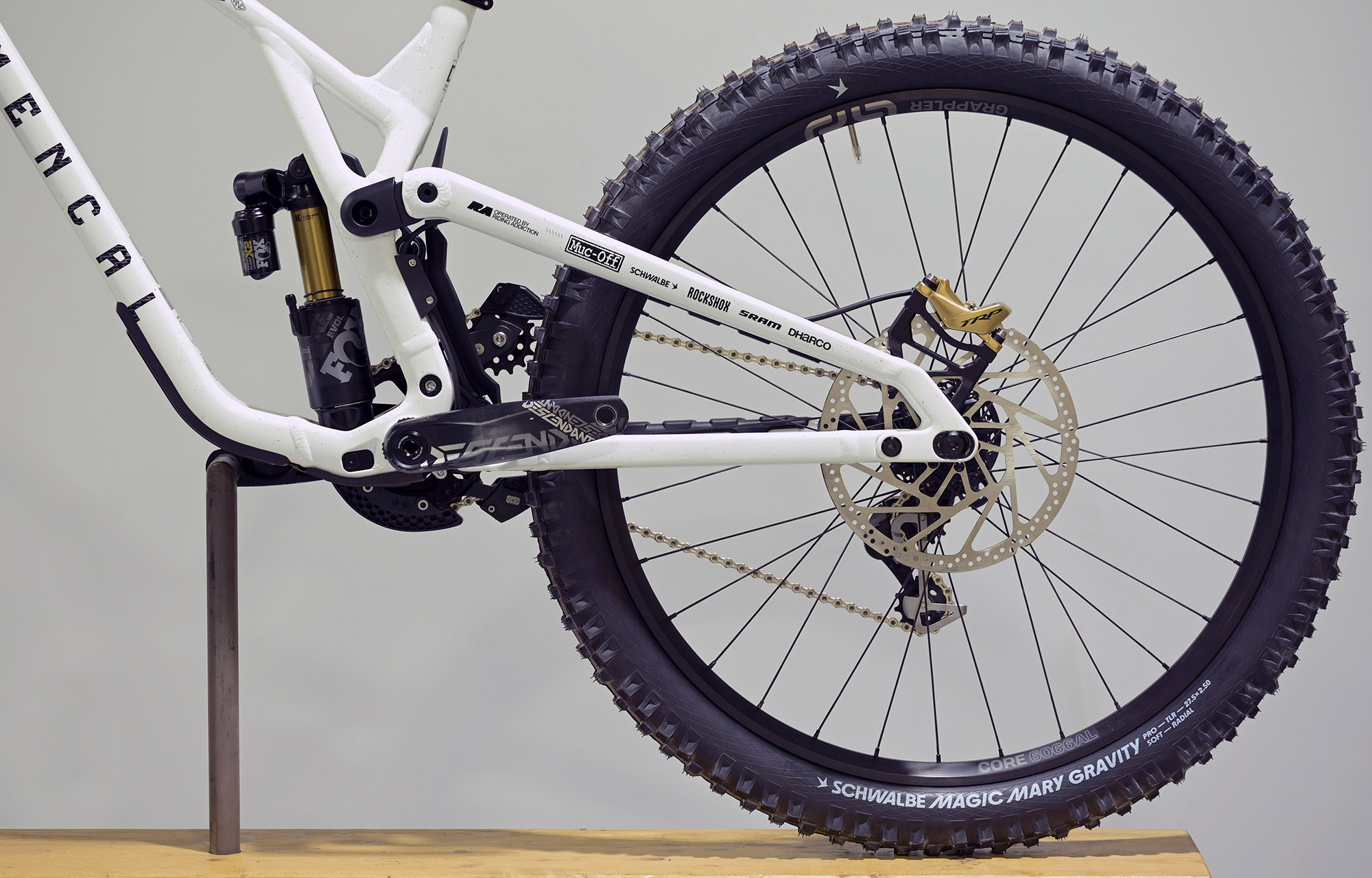 COMMENCAL SUPREME DH V5 SIGNATURE LTD PURE WHITE [COMMENCAL TEAM] - L (23151002) image cover number large 3