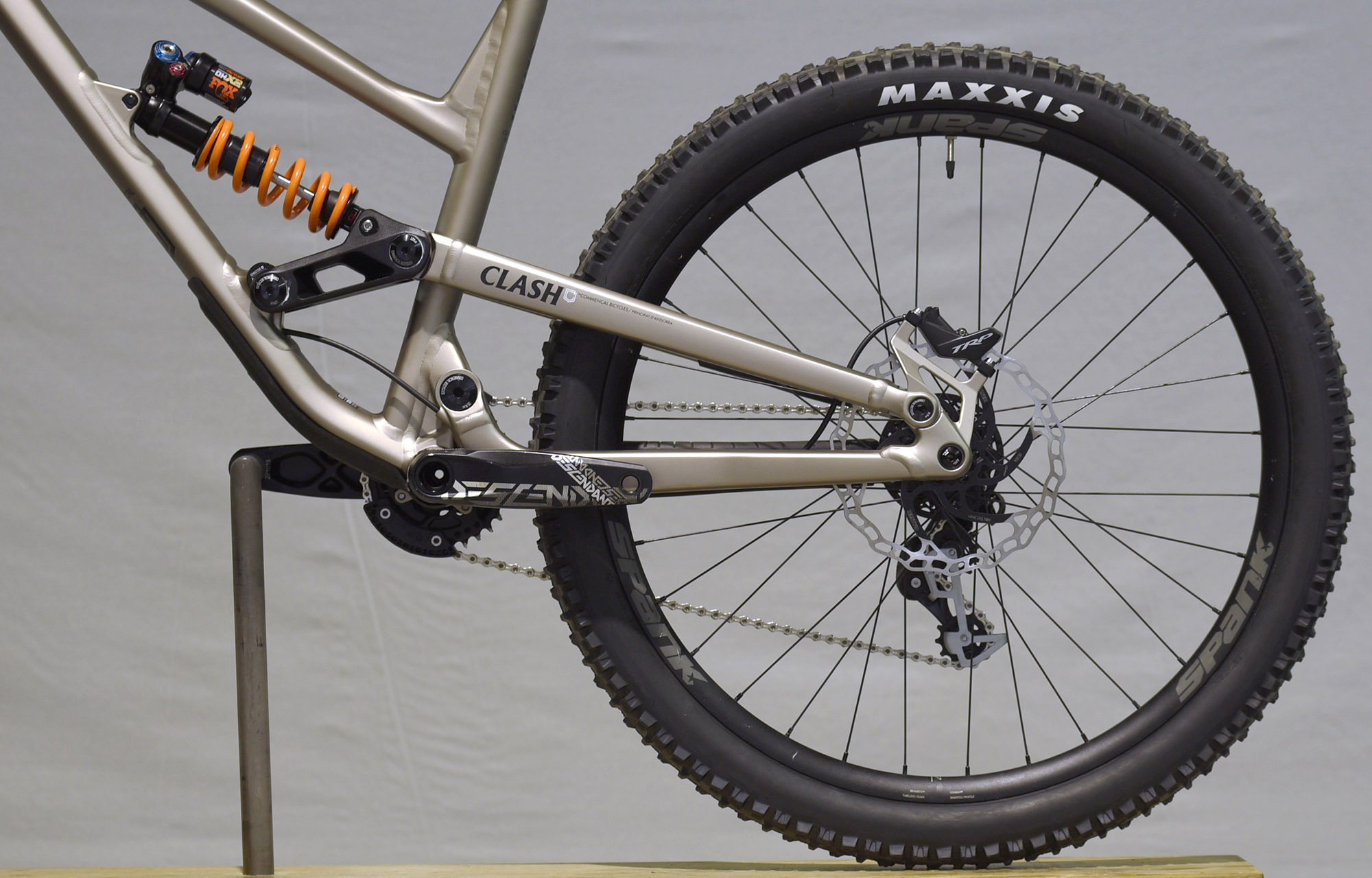 COMMENCAL CLASH PARK EDITION CHAMPAGNE - L (22131703) image number null