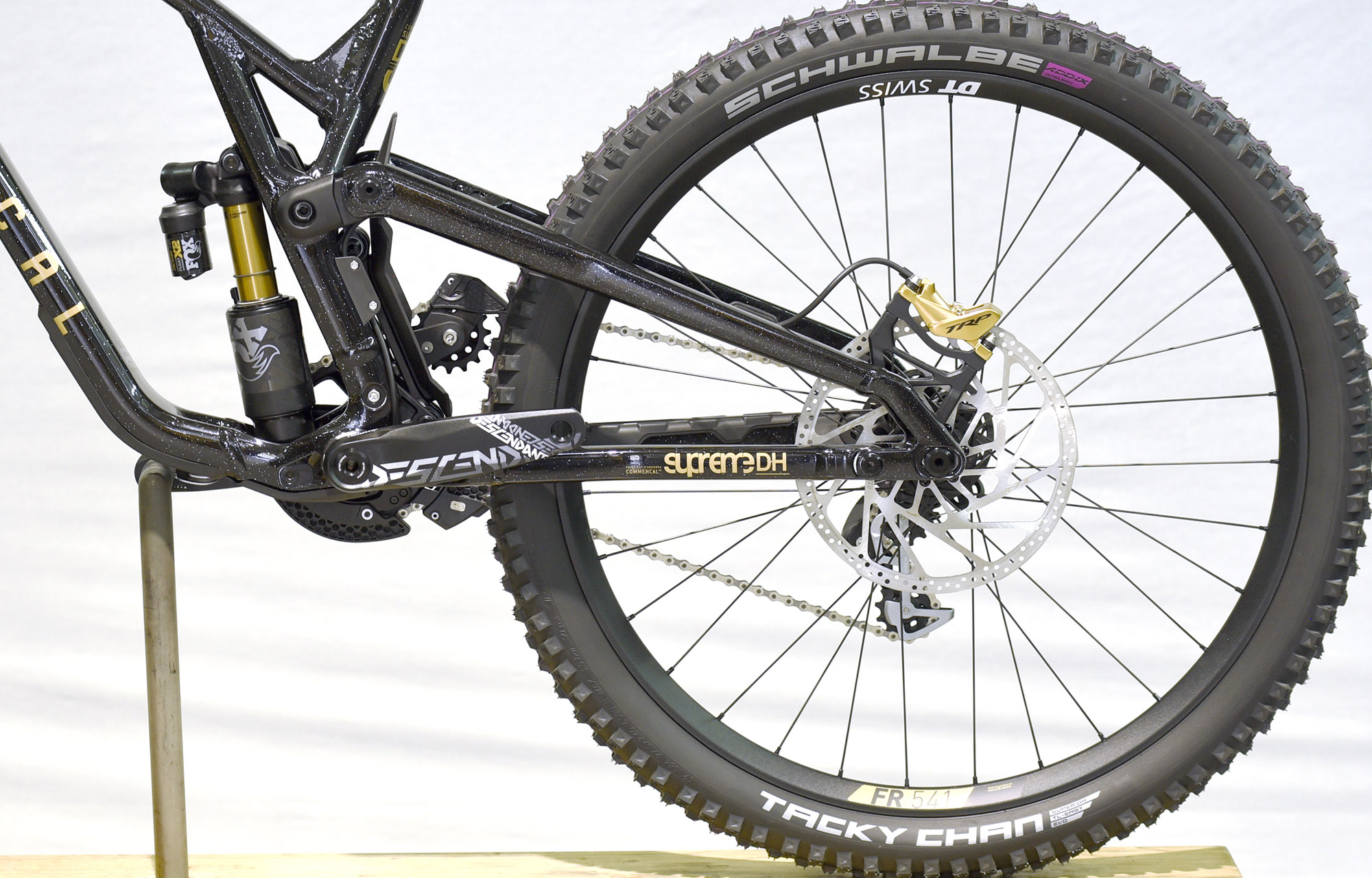 COMMENCAL SUPREME DH V5 SIGNATURE LTD GLITTERY BLACK - L (24150303) image number null