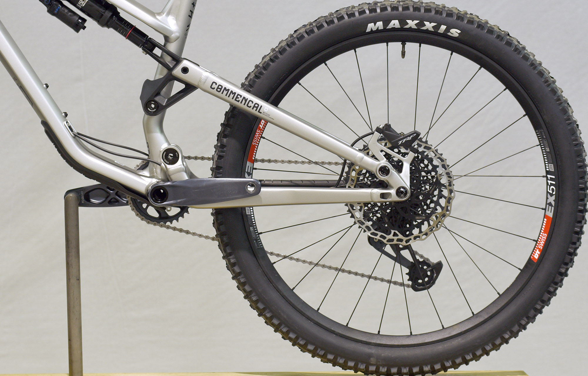 COMMENCAL META SX V4 RACE SILVER - L (22130803) image number null
