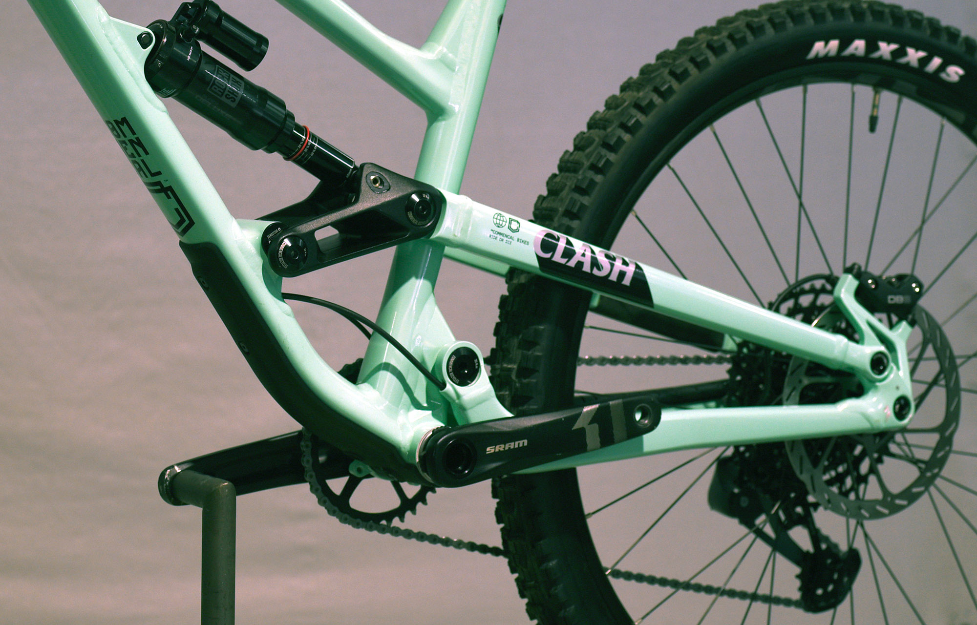 COMMENCAL CLASH RIDE EMERALD GREEN NEW ROCKSHOX - M (23130102) image number null