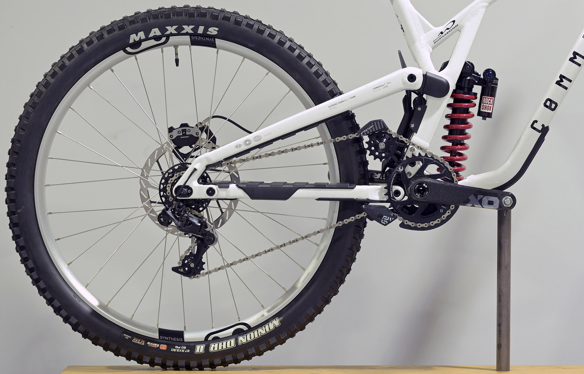 COMMENCAL SUPREME DH V5 ULTIMATE WHISTLER EDITION 2 - L (24157803) image cover number large 1