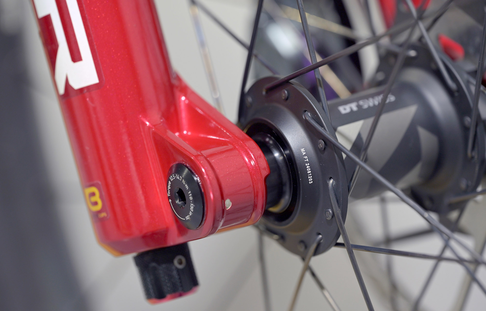 COMMENCAL SUPREME DH V5 ROCKSHOX PURE WHITE - L (24157103) image cover number large 6