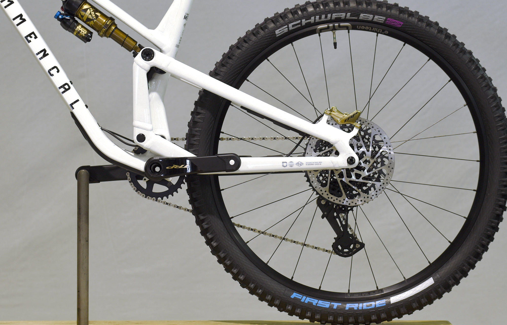 COMMENCAL META V5 CLEAR SILVER [COMMENCAL TEAM] ALC - M  (24100020) image number null