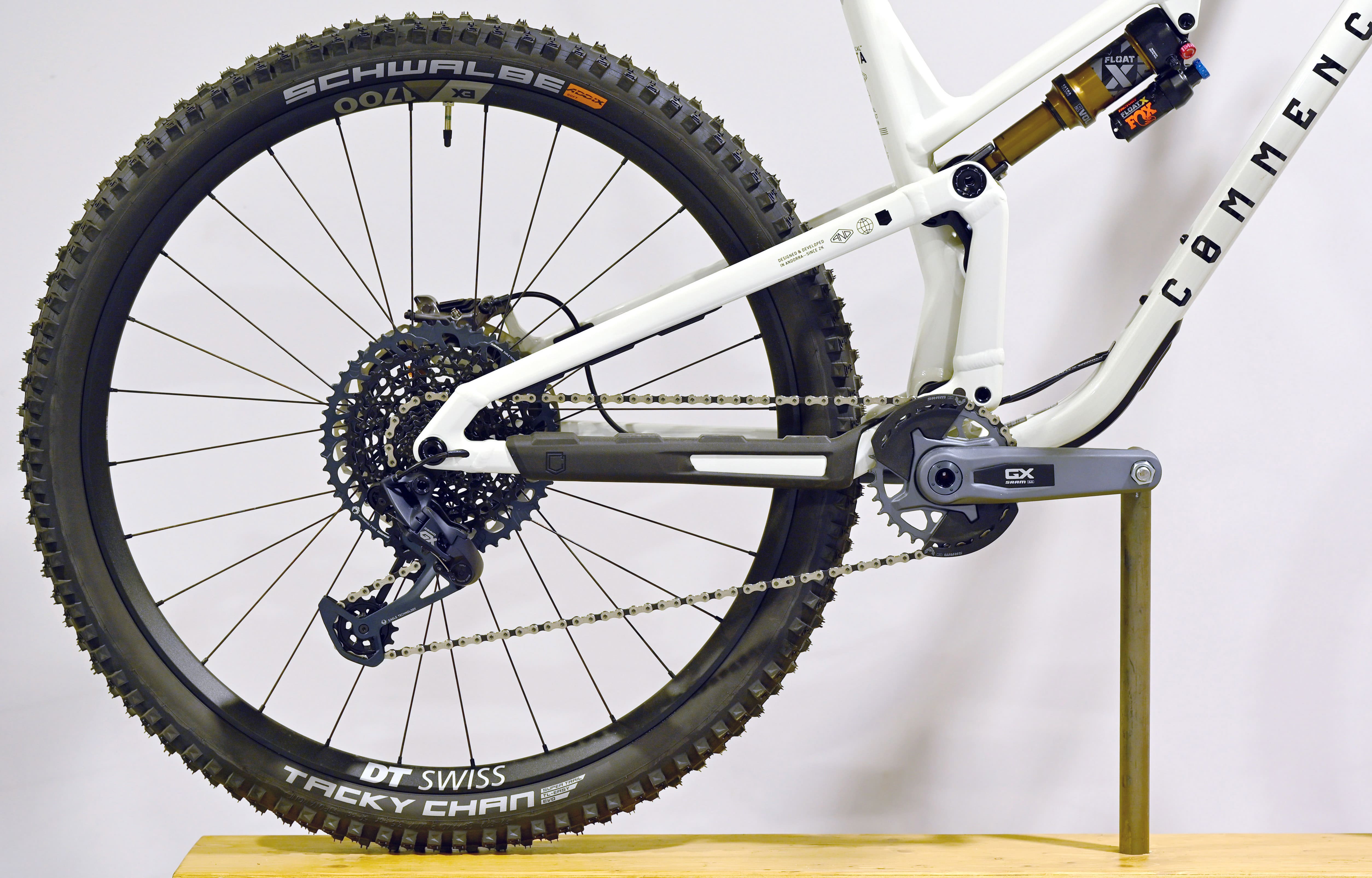COMMENCAL META V5 SIGNATURE CLEAR SILVER 2 - L (24122003) image number null