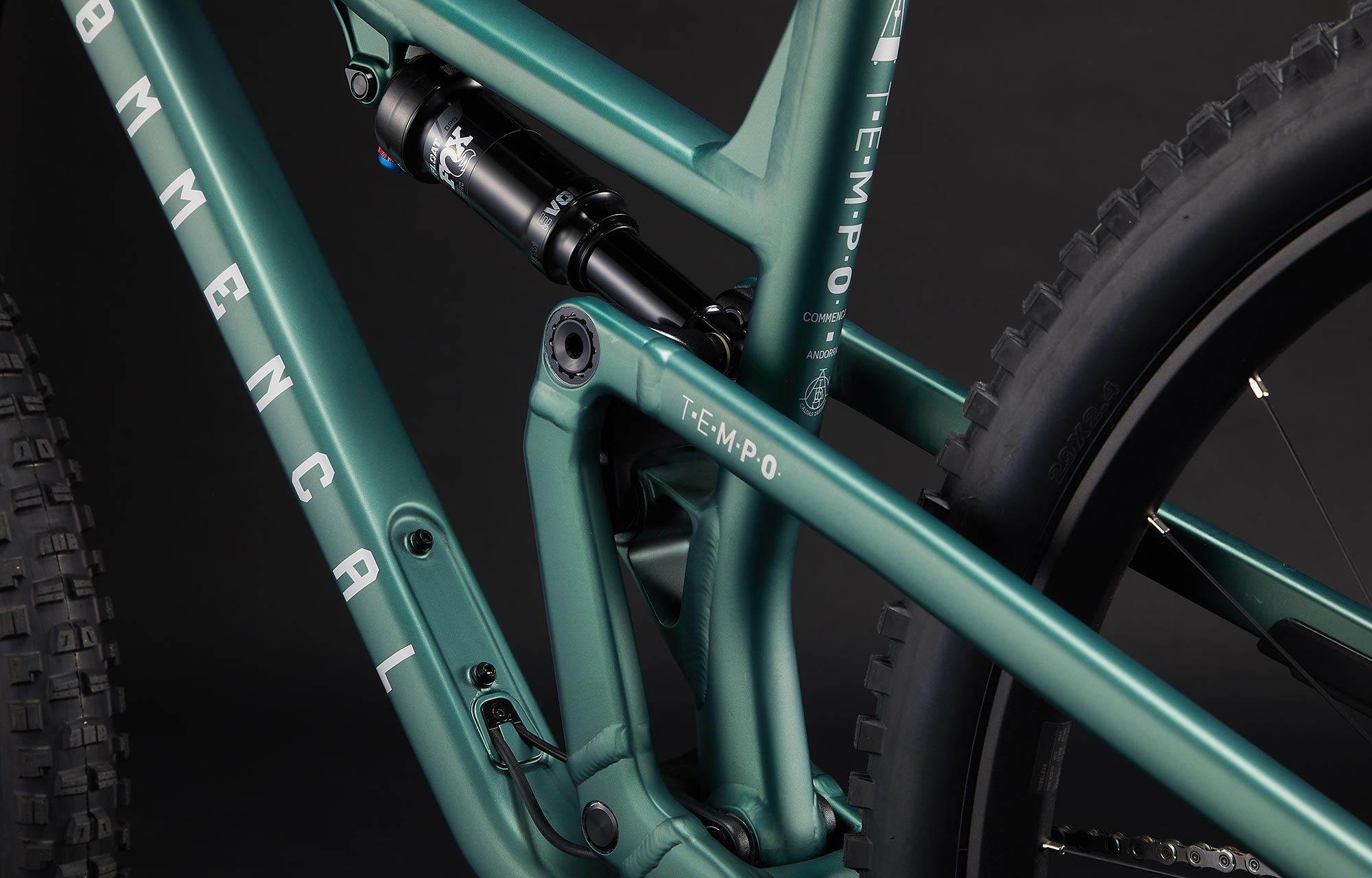 COMMENCAL T.E.M.P.O. ESSENTIAL METALLIC GREEN image number null