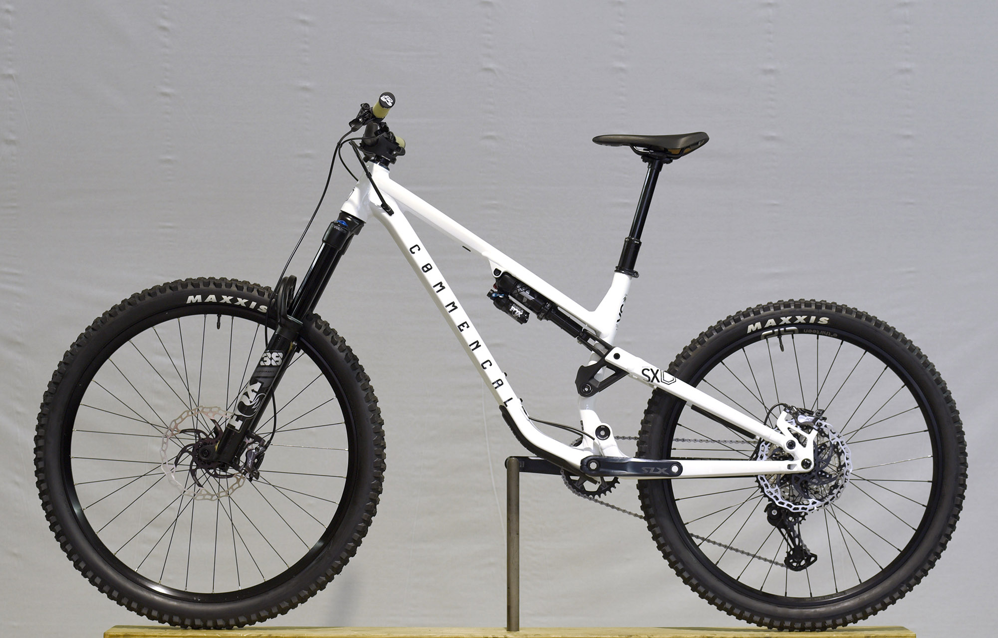 COMMENCAL META SX ESSENTIAL PURE WHITE - M (22130602) image number null
