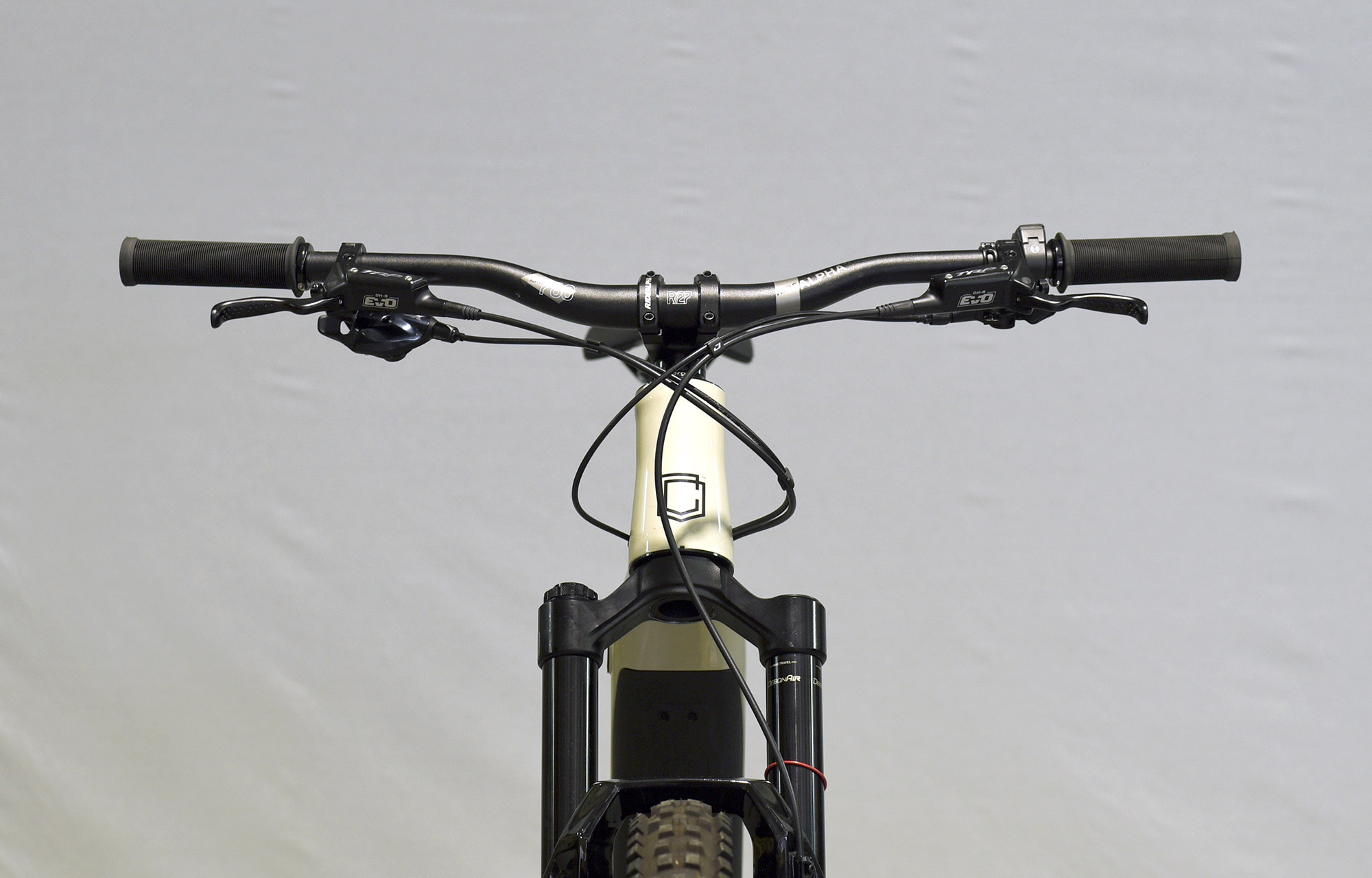 COMMENCAL META POWER SX BOSCH RACE CHALK - L (23181403) 4 km image number null