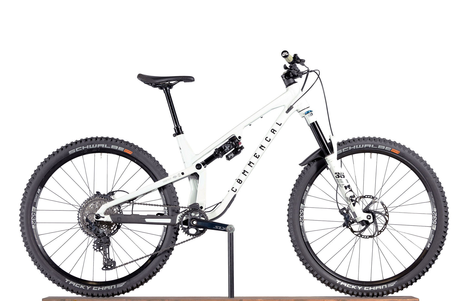 COMMENCAL META V5 ESSENTIAL PURE WHITE - M (23121202) image number null
