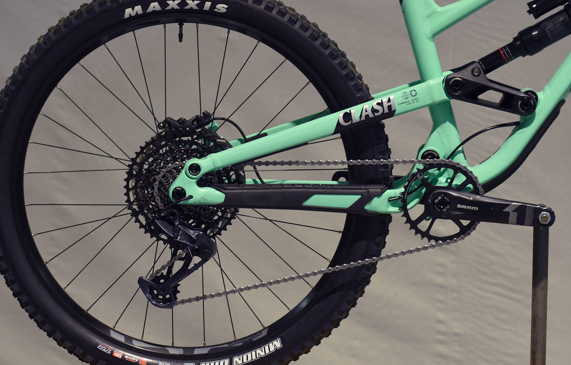 COMMENCAL CLASH RIDE EMERALD  GREEN NEW ROCKSHOX - M (23130102) image number null