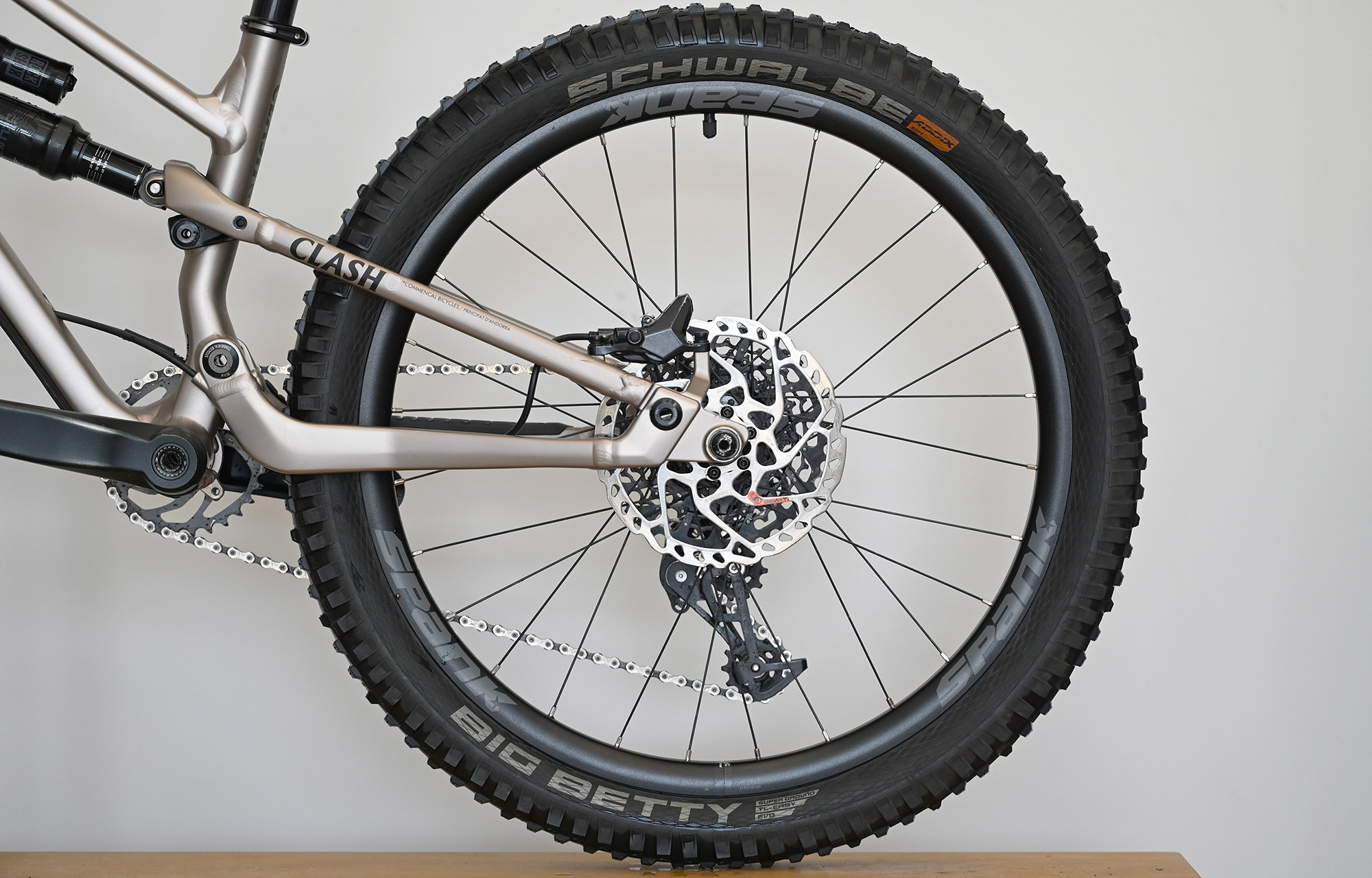 COMMENCAL CLASH 24 V2 CHAMPAGNE (22170600) image cover number large 2