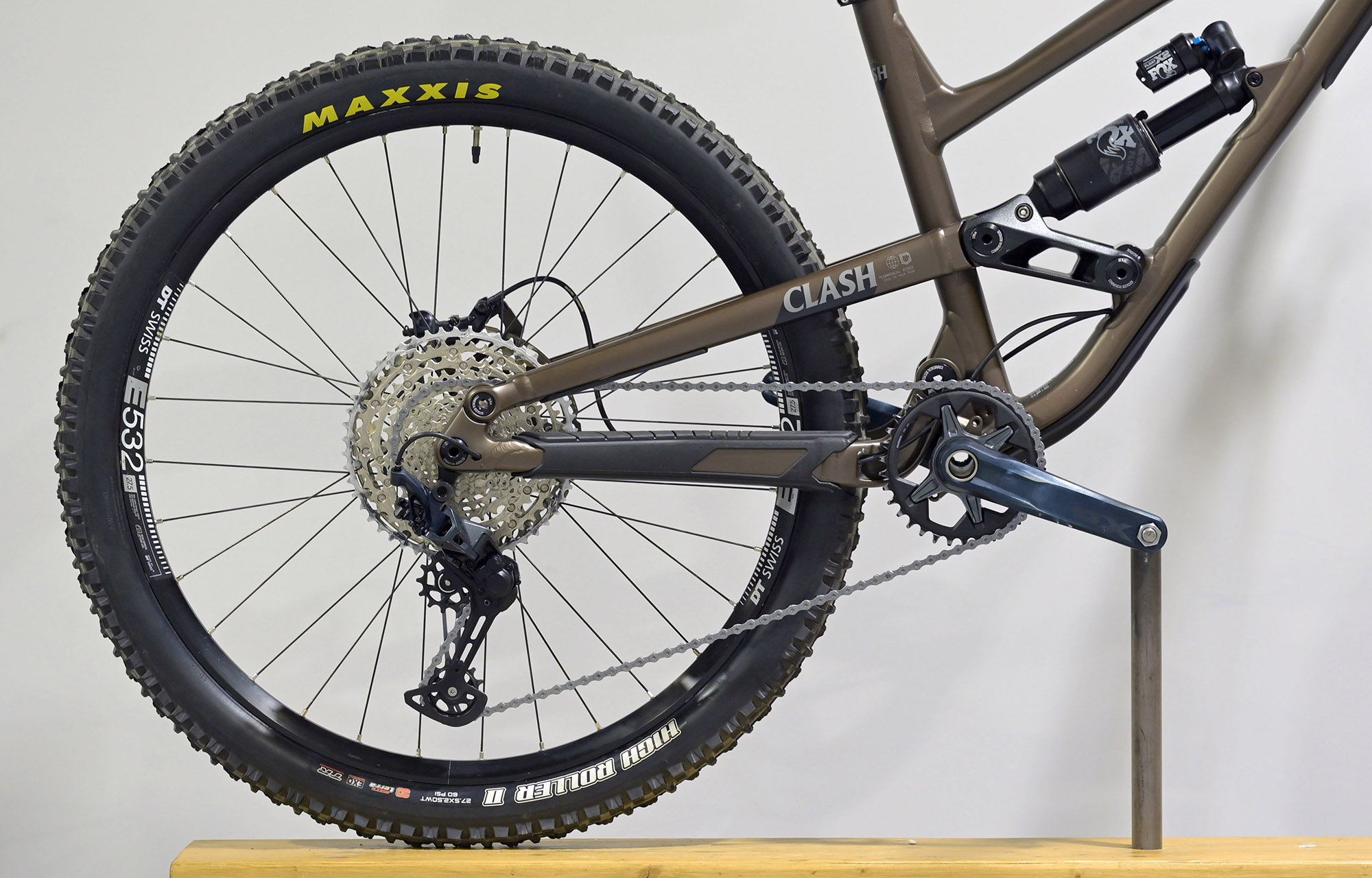 COMMENCAL CLASH ESSENTIAL FROZEN BROWN - M (22134502) image cover number large 0