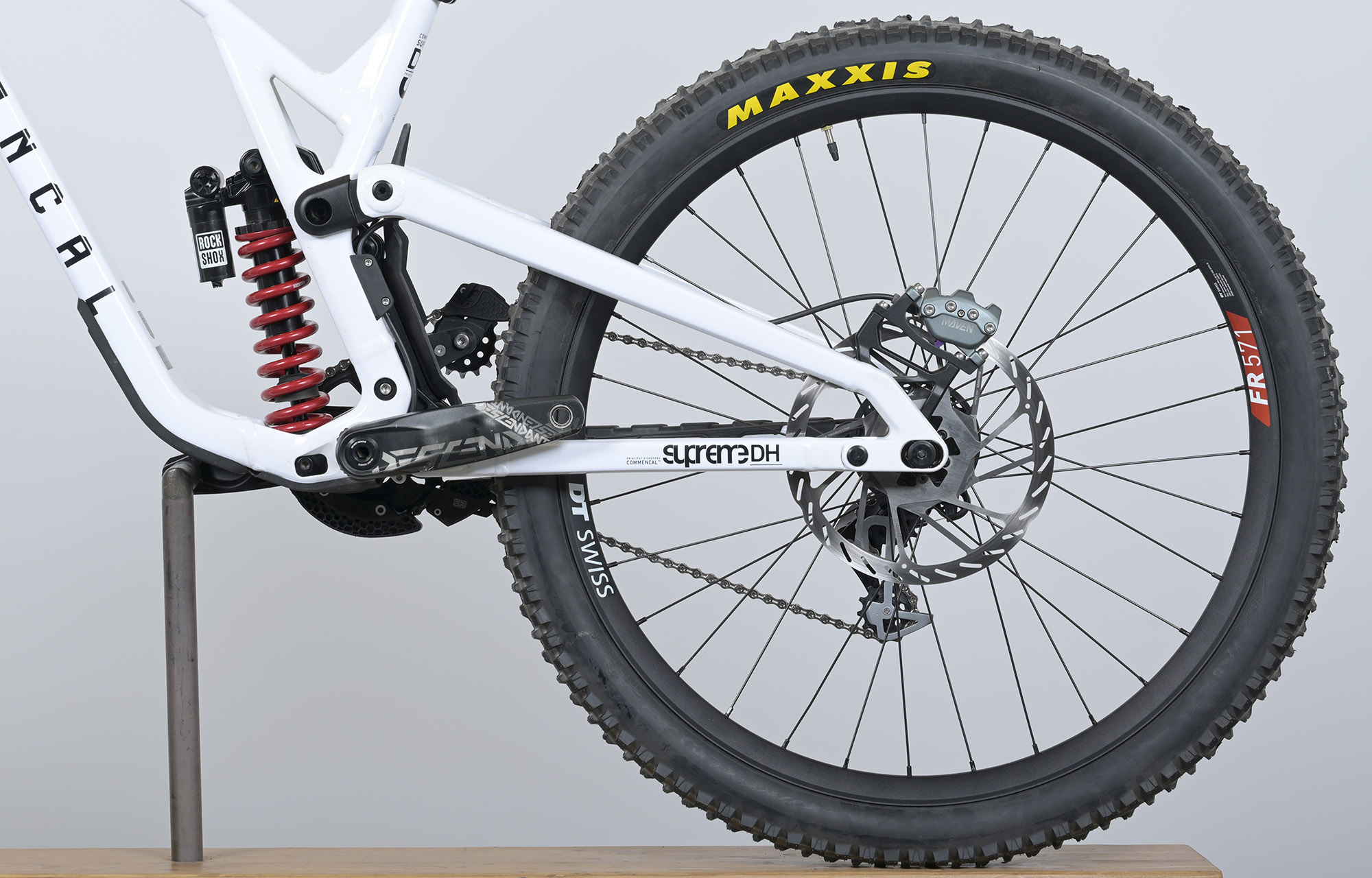 COMMENCAL SUPREME DH V5 ROCKSHOX PURE WHITE - M (24157102) image cover number large 2