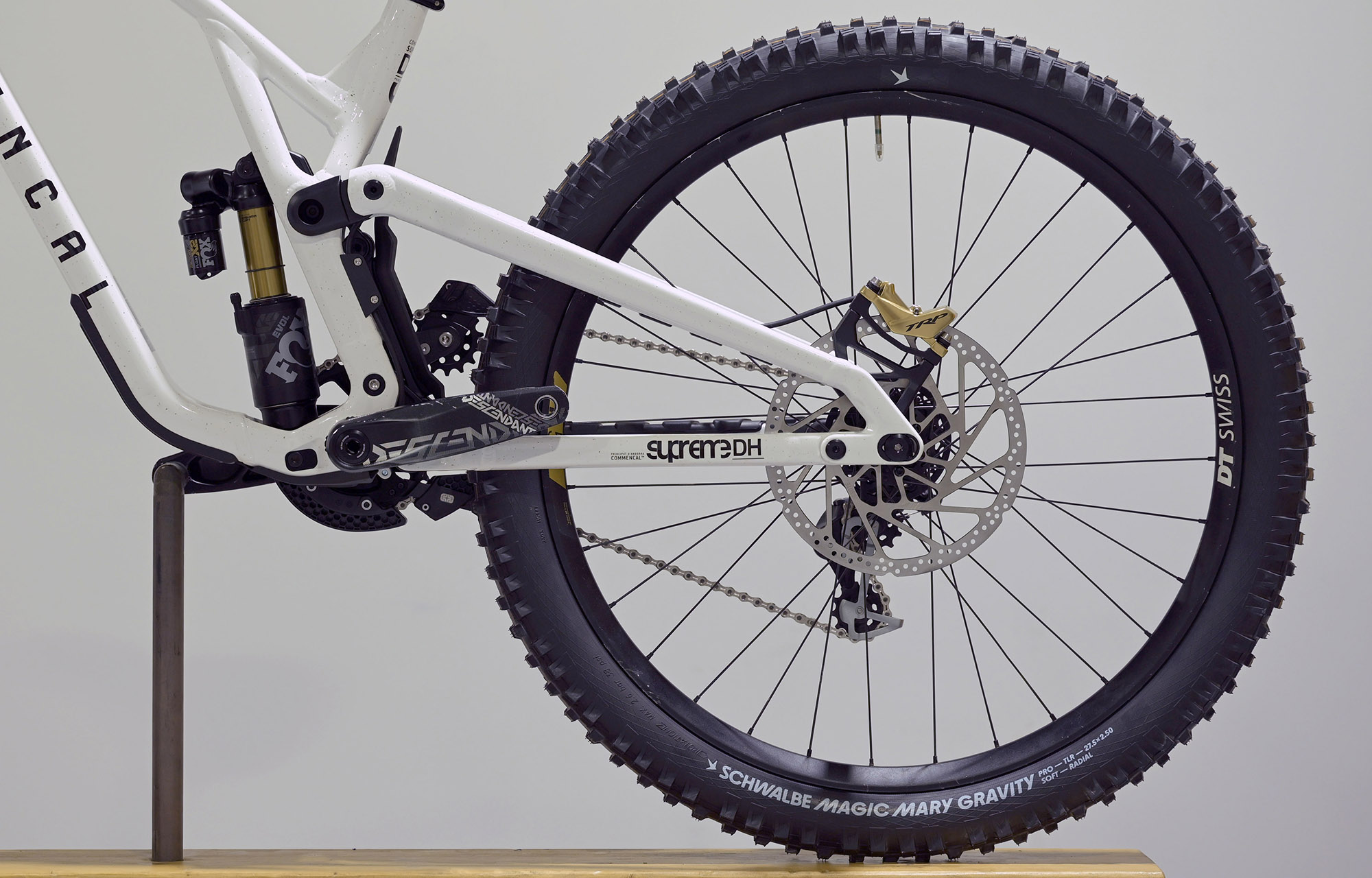 COMMENCAL SUPREME DH V5 SIGNATURE LTD GLITTERY WHITE - L (23151003) image cover number large 3