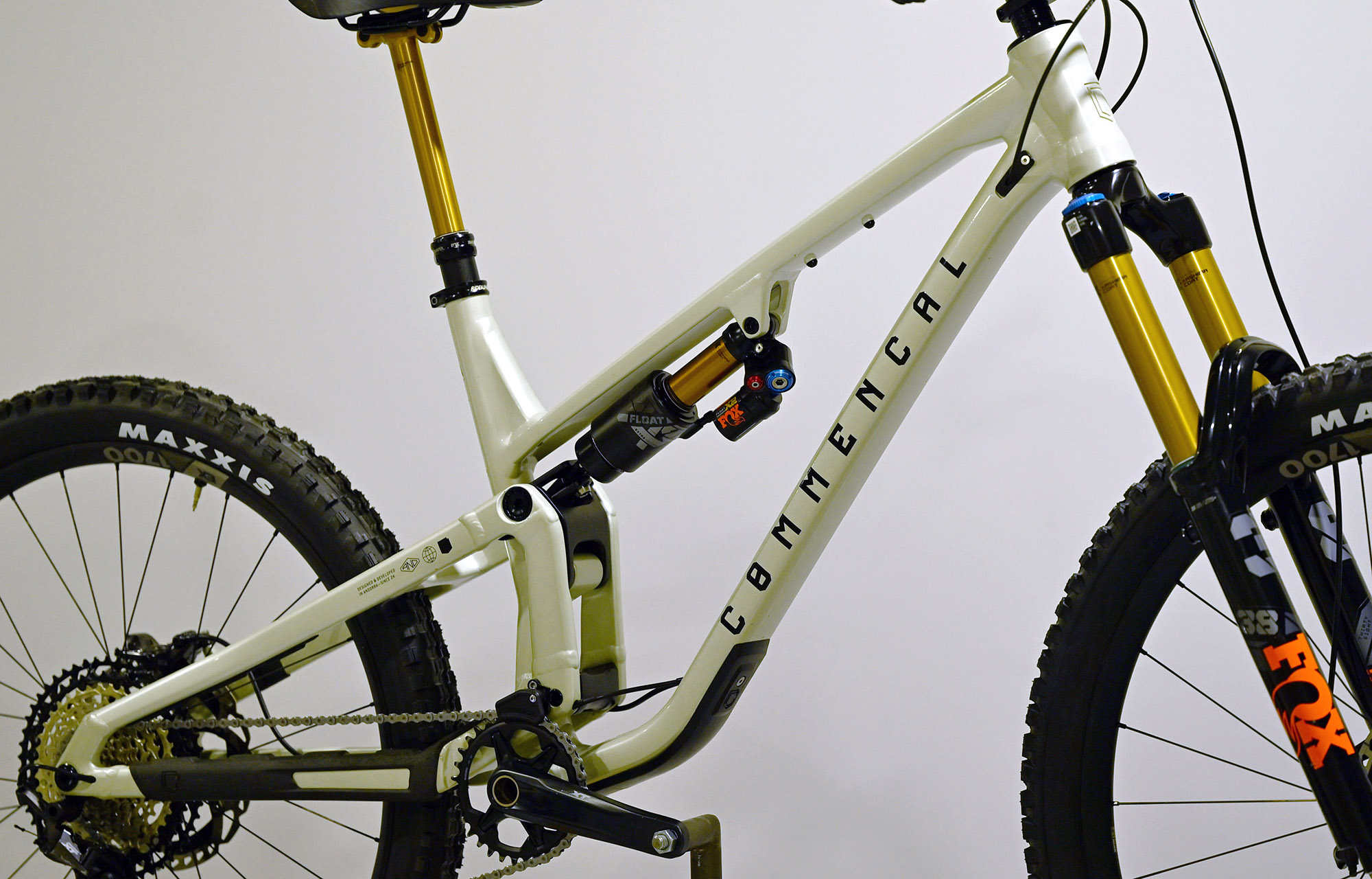 COMMENCAL META SX V5 SIGNATURE CLEAR SILVER - L (23131903) image cover number large 1