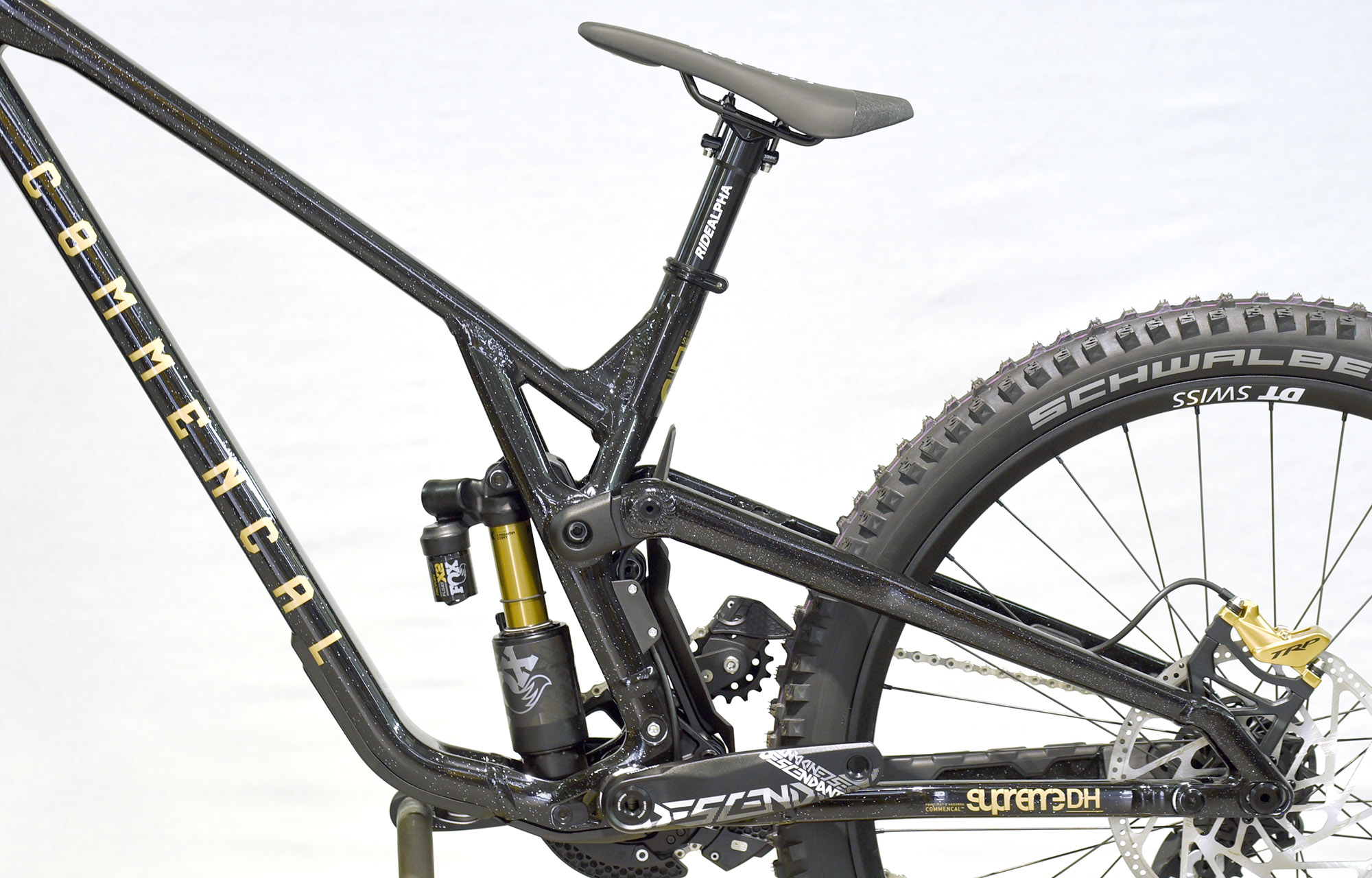 COMMENCAL SUPREME DH V5 SIGNATURE LTD GLITTERY BLACK - L (24150303) image number null