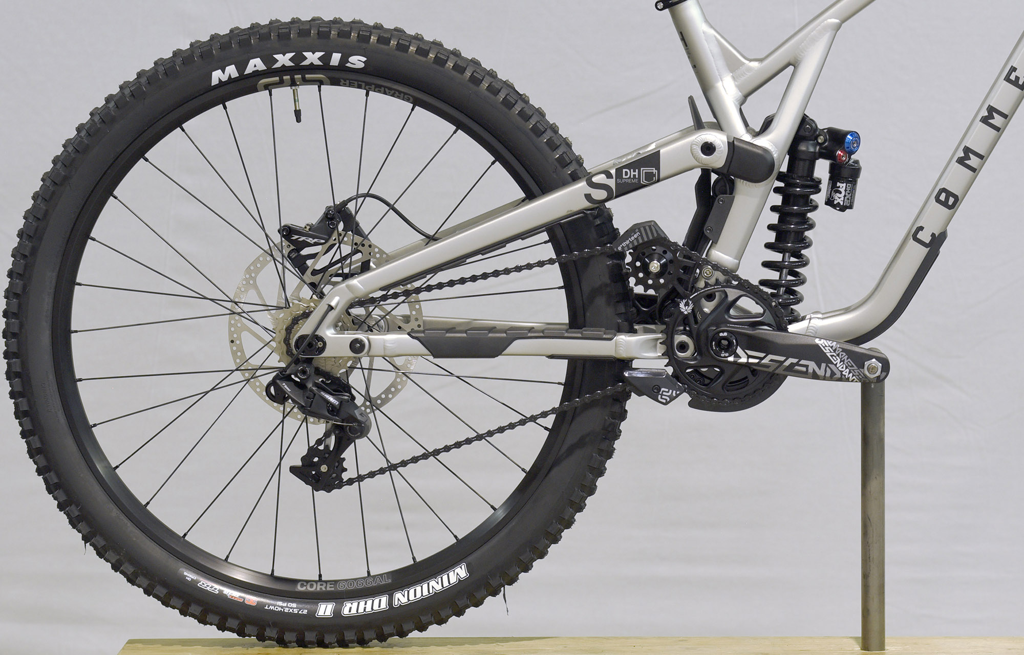 COMMENCAL SUPREME DH V5 ESSENTIAL SILVER - L (23150903) image number null