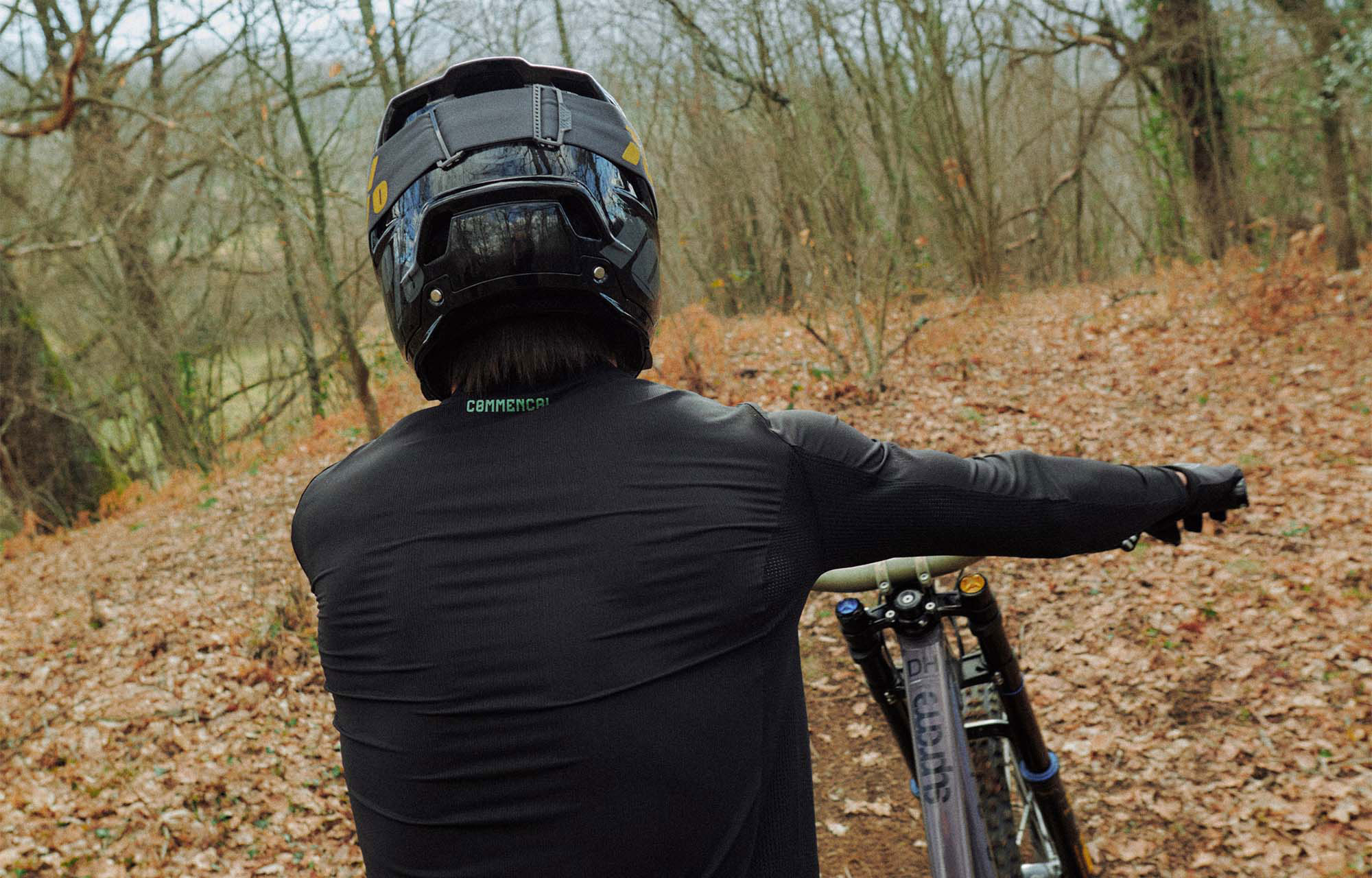 COMMENCAL CORPORATE LONG SLEEVE JERSEY BLACK AND ELECTRIC GREEN image number 0