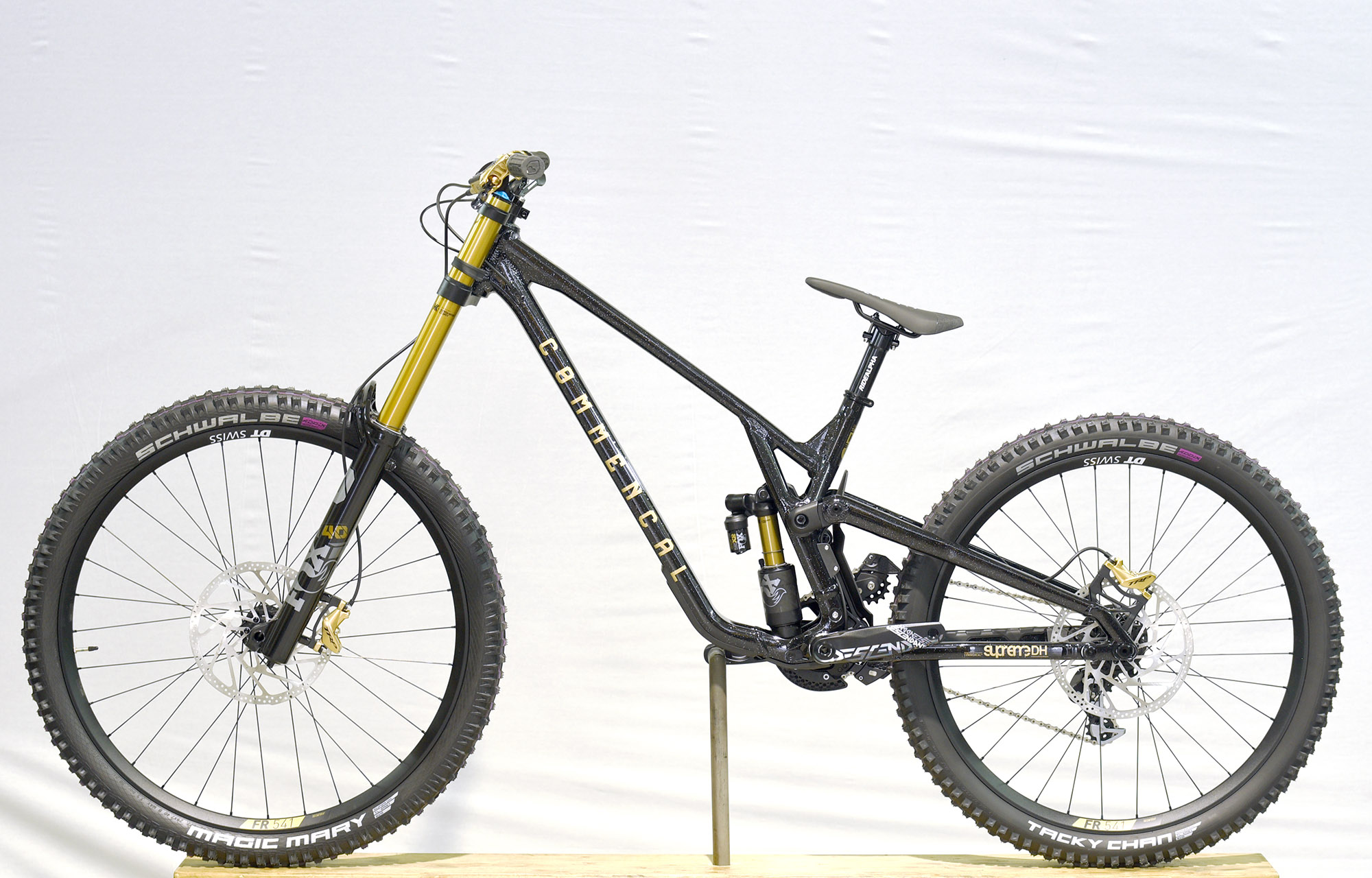 COMMENCAL SUPREME DH V5 SIGNATURE LTD GLITTERY BLACK - L (24150303) image number null