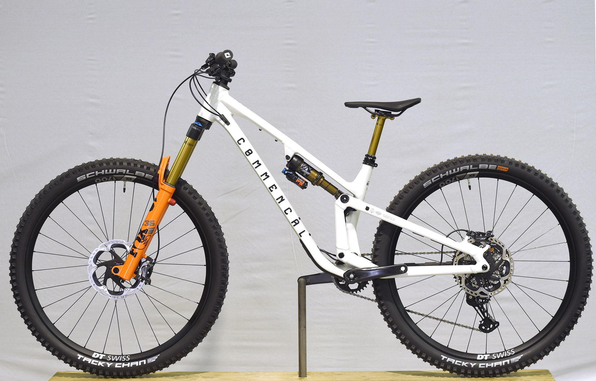COMMENCAL META V5 SIGNATURE CLEAR SILVER - S (23121001) image number null