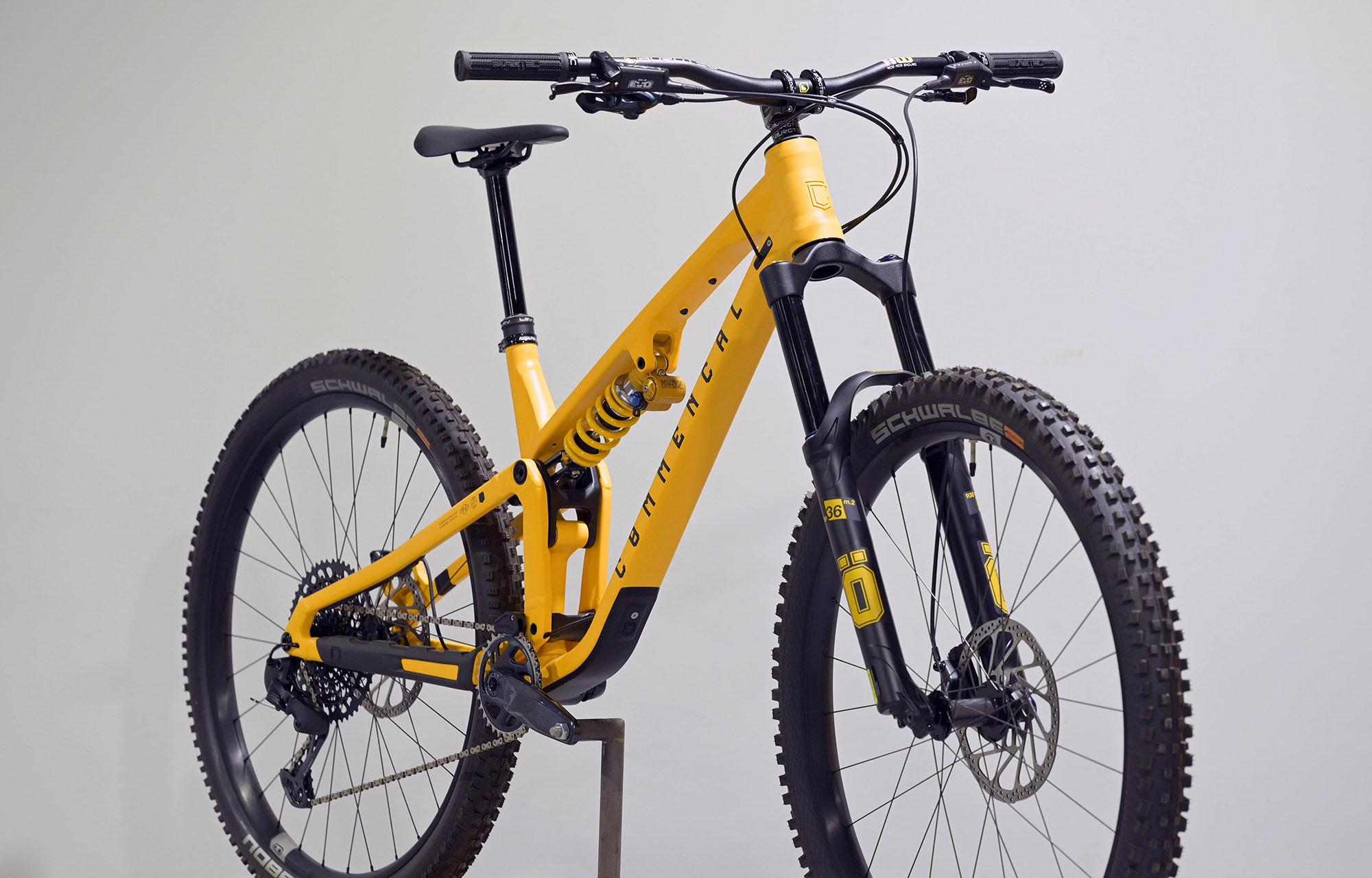 COMMENCAL META V5 OHLINS EDITION YELLOW - M (23122402) image cover number large 2