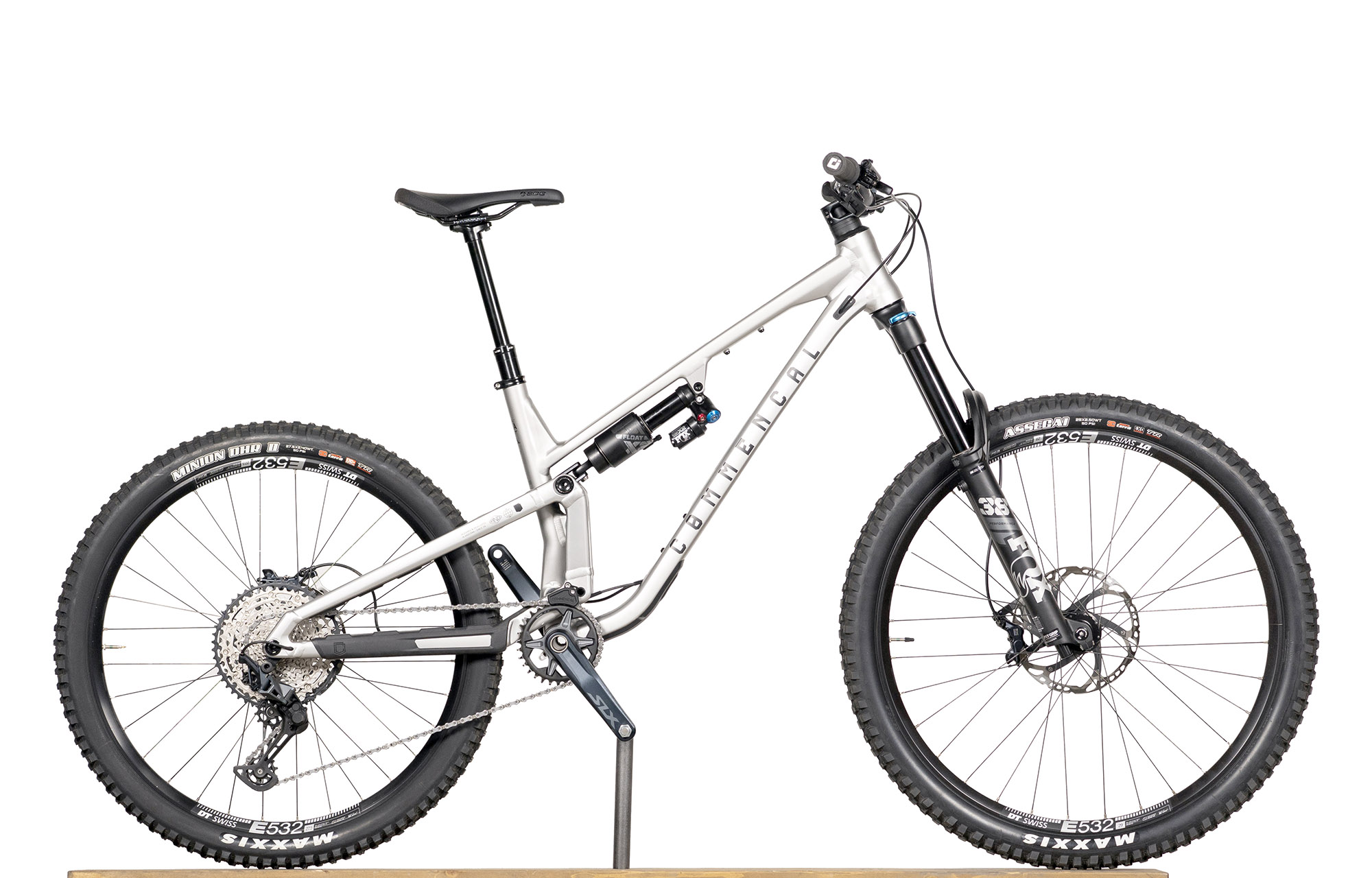 COMMENCAL META SX V5 ESSENTIAL SILVER - M (23131502) image number null