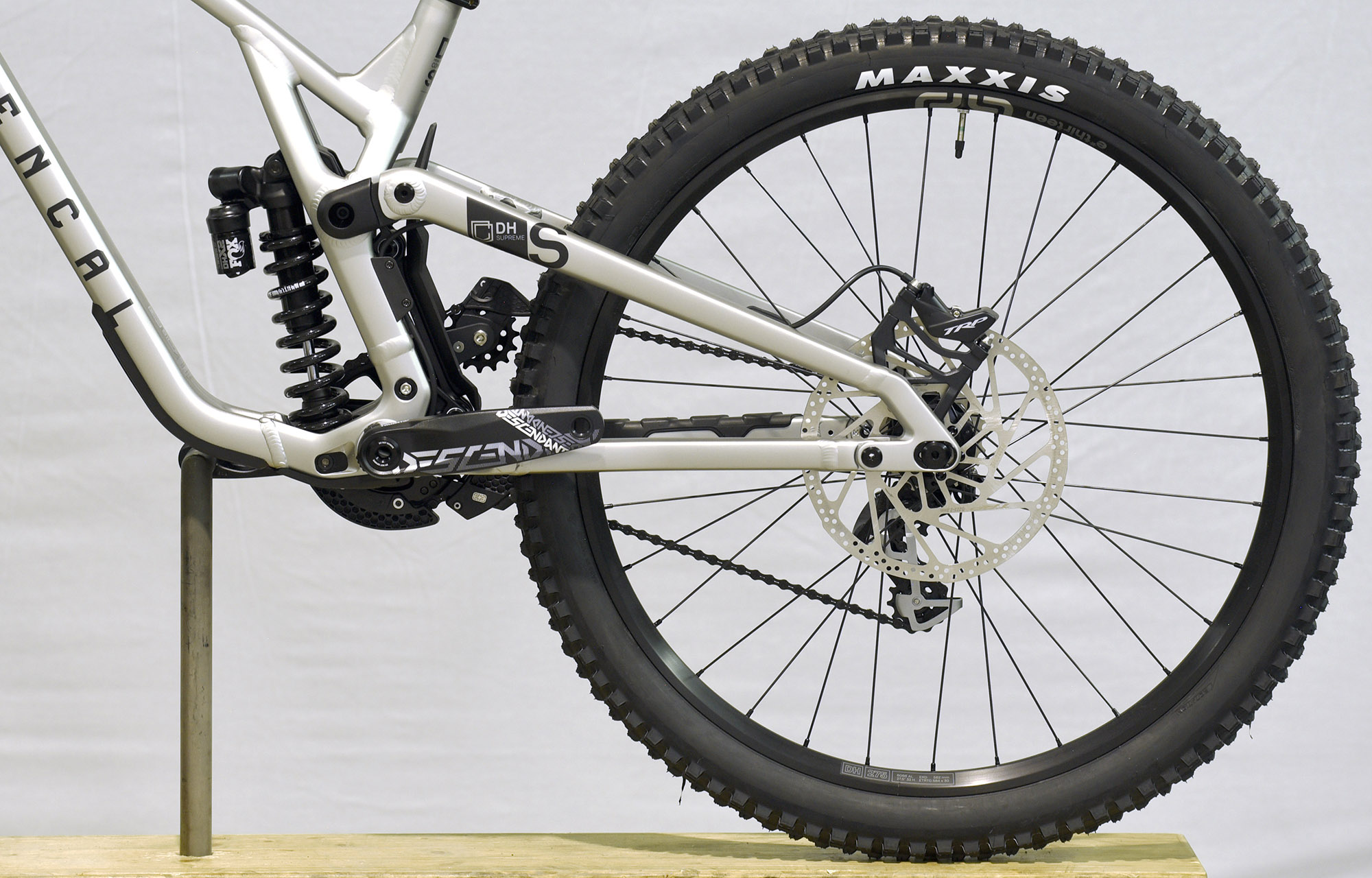COMMENCAL SUPREME DH V5 ESSENTIAL SILVER - L (23150903) image number null