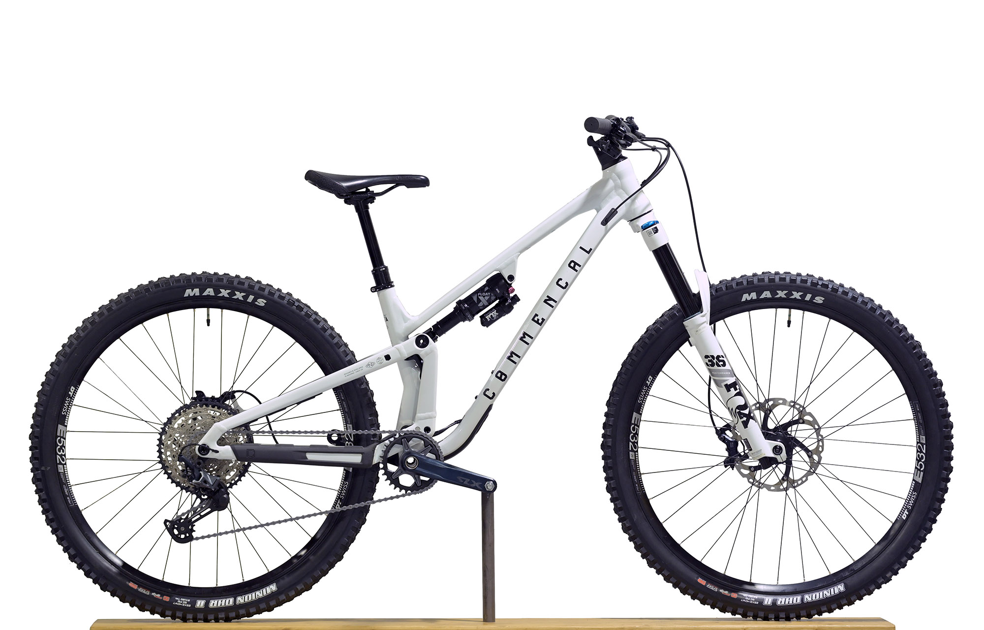 COMMENCAL META V5 ESSENTIAL PURE WHITE - S (23121201) image number null