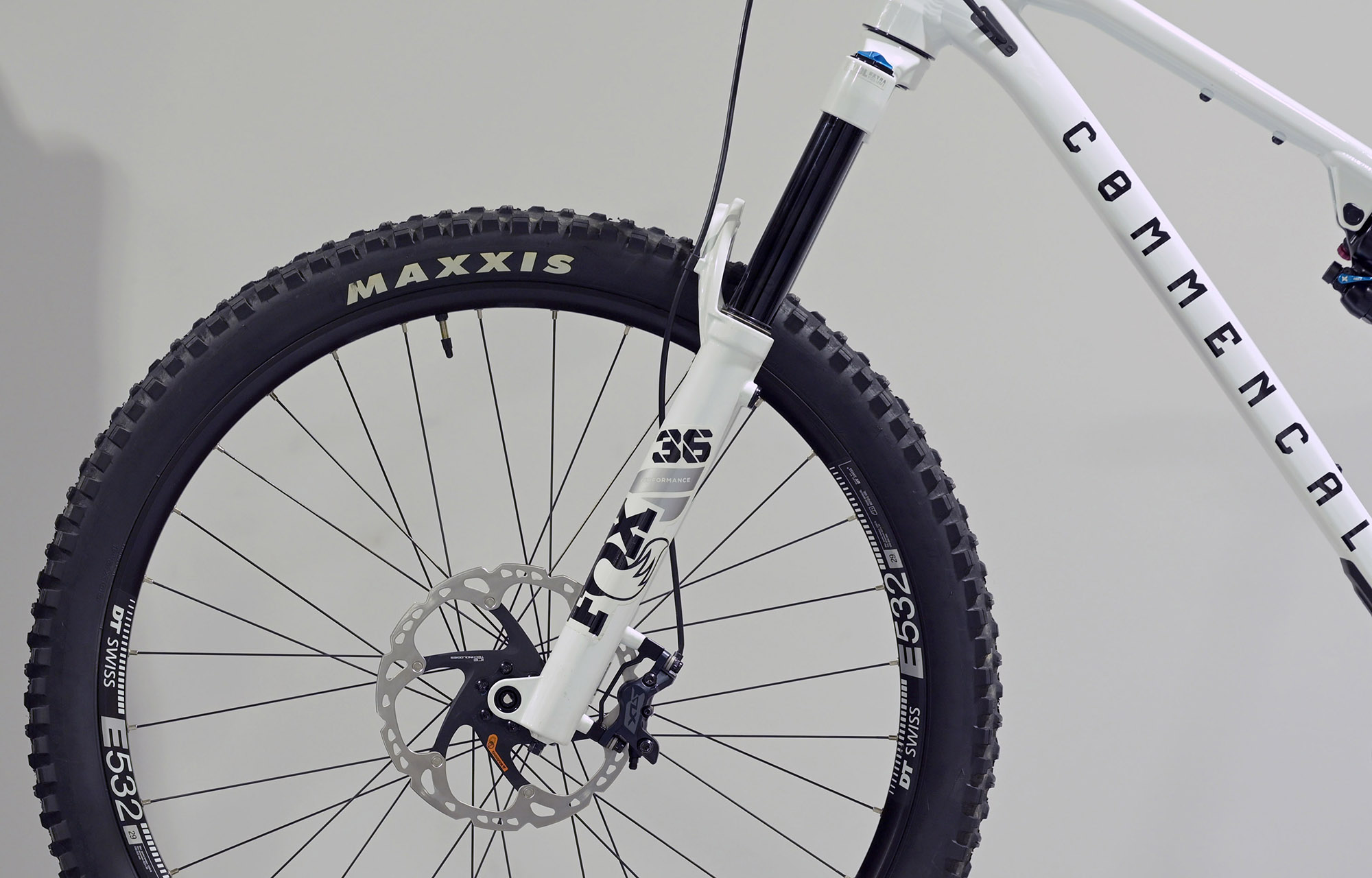 COMMENCAL META V5 ESSENTIAL PURE WHITE - XL (23121204) image cover number large 4