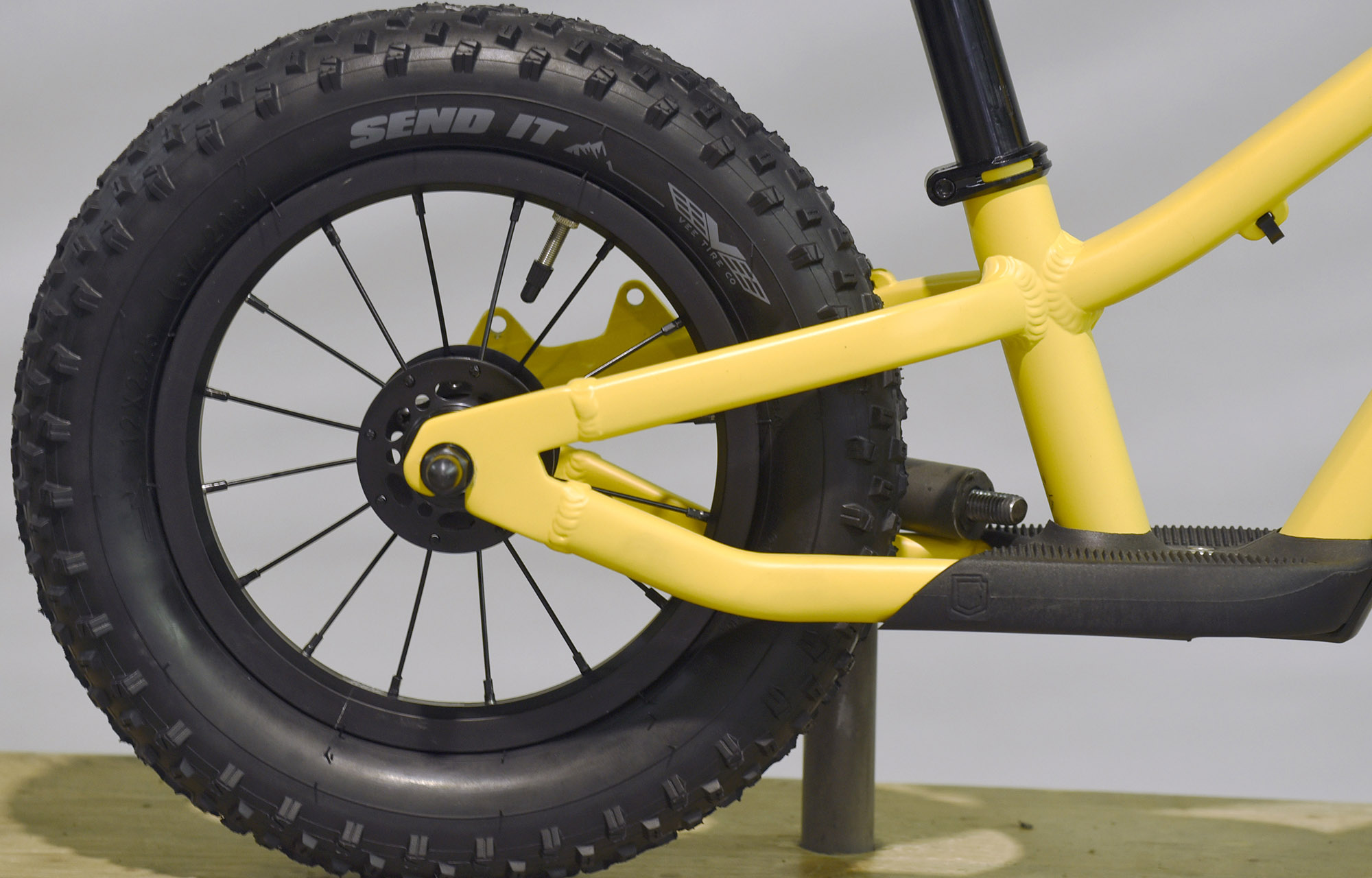 COMMENCAL RAMONES PUSH BIKE OHLINS YELLOW - 12 (23177801) image number null