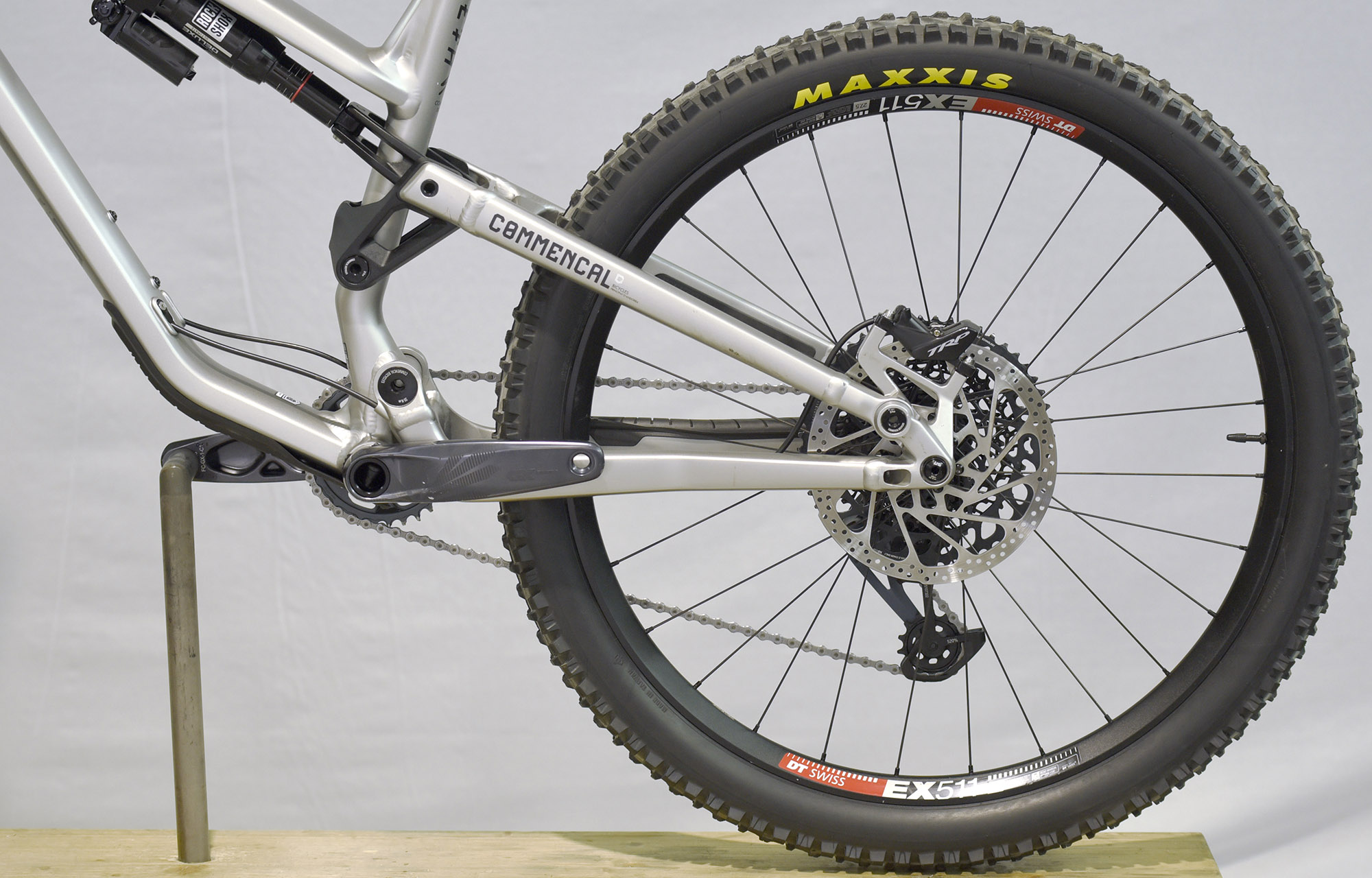 COMMENCAL META SX V4 RACE SILVER - L (22130803) image number null