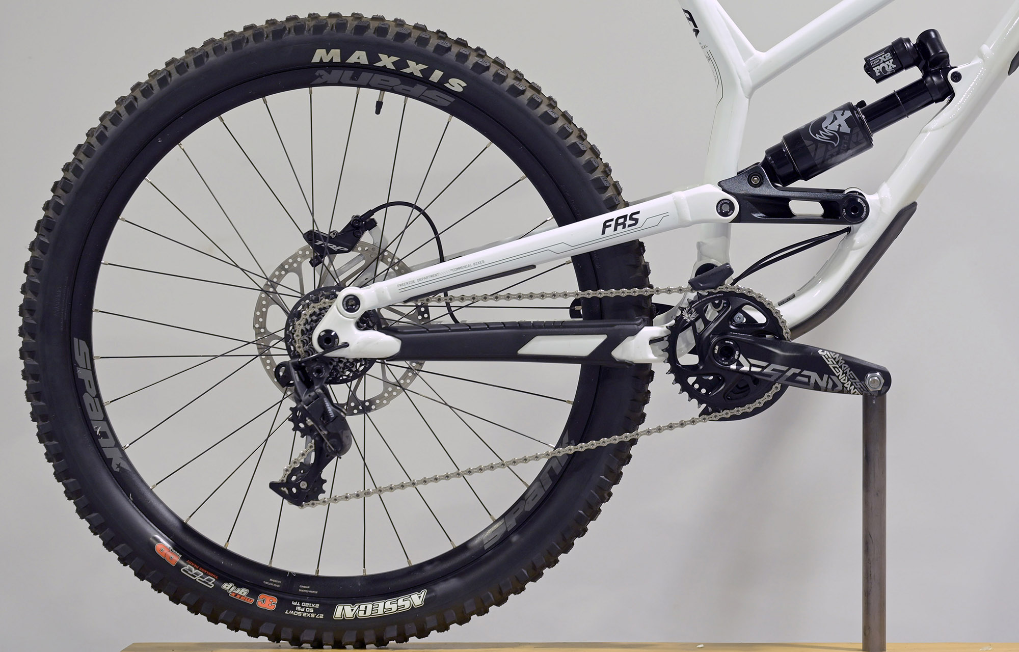 COMMENCAL FRS ESSENTIAL PURE WHITE - L (23150503) image cover number large 0