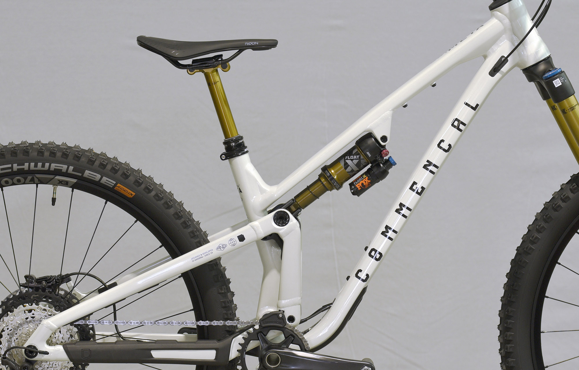 COMMENCAL META V5 SIGNATURE CLEAR SILVER - S (23121001) image number null